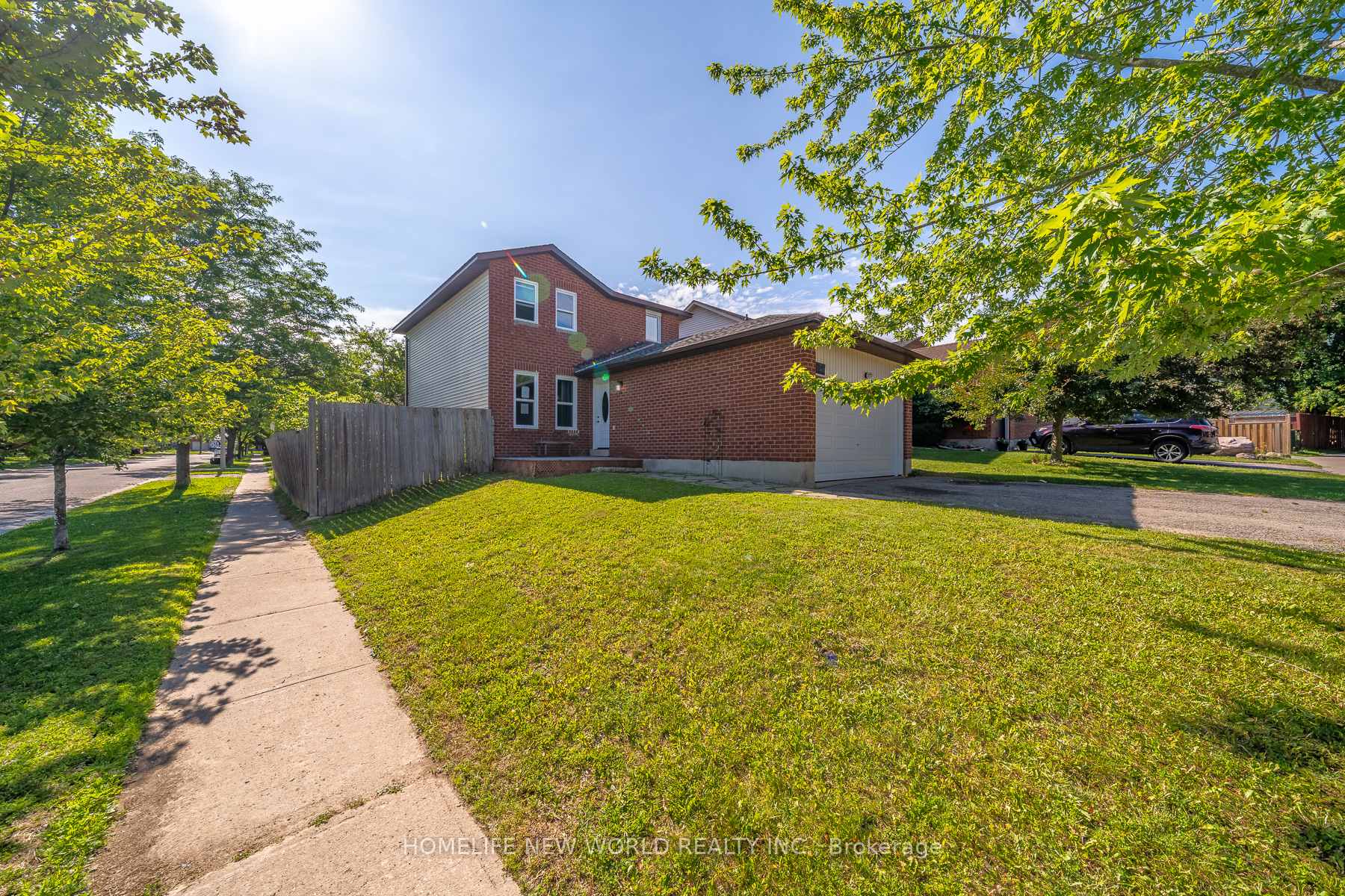 Photo 2 of 341 Hickling Trail, Barrie, Grove East — HOMEH