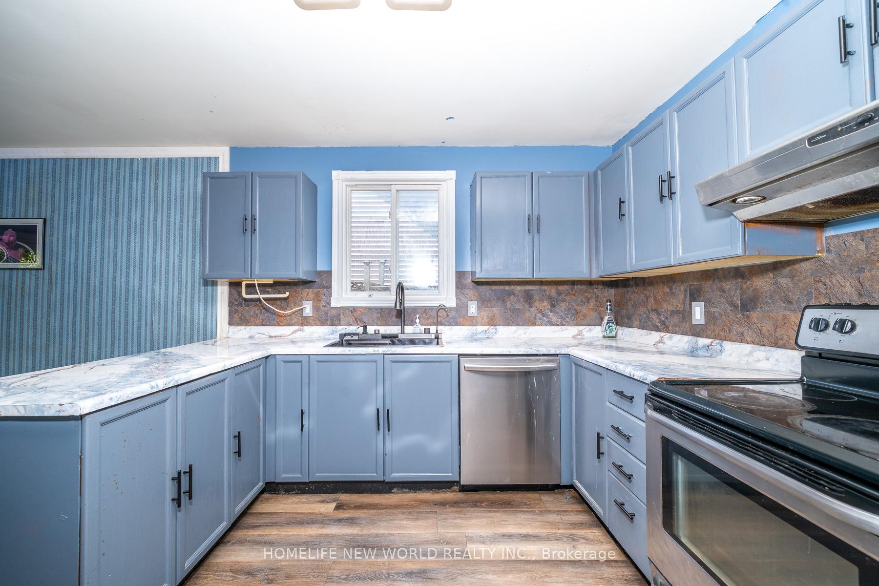 Photo 4 of 341 Hickling Trail, Barrie, Grove East — HOMEH