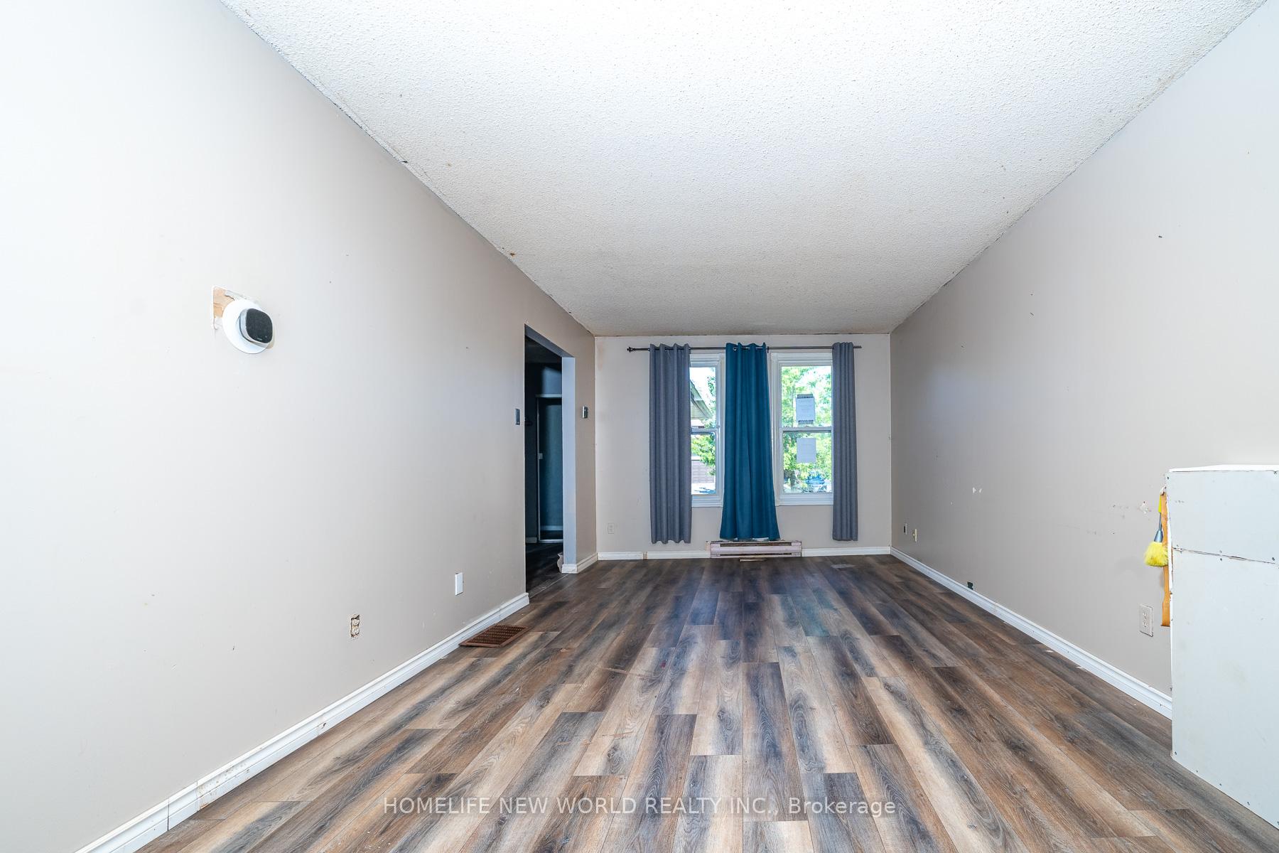 Photo 8 of 341 Hickling Trail, Barrie, Grove East — HOMEH