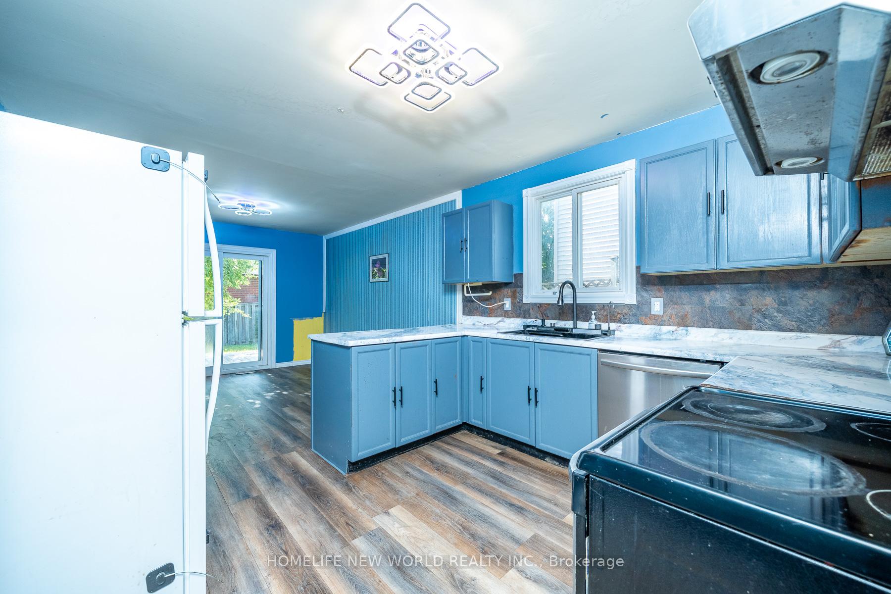 Photo 11 of 341 Hickling Trail, Barrie, Grove East — HOMEH