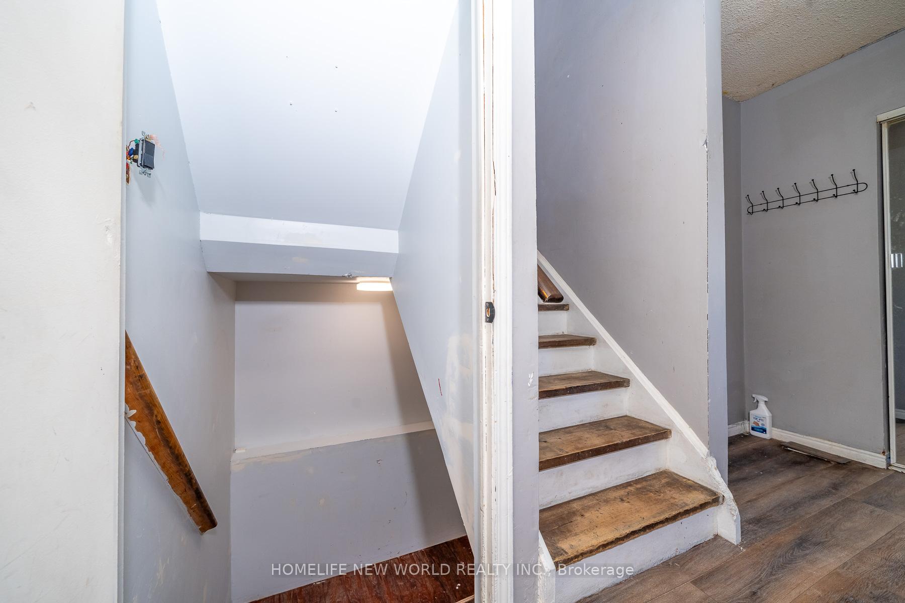 Photo 24 of 341 Hickling Trail, Barrie, Grove East — HOMEH