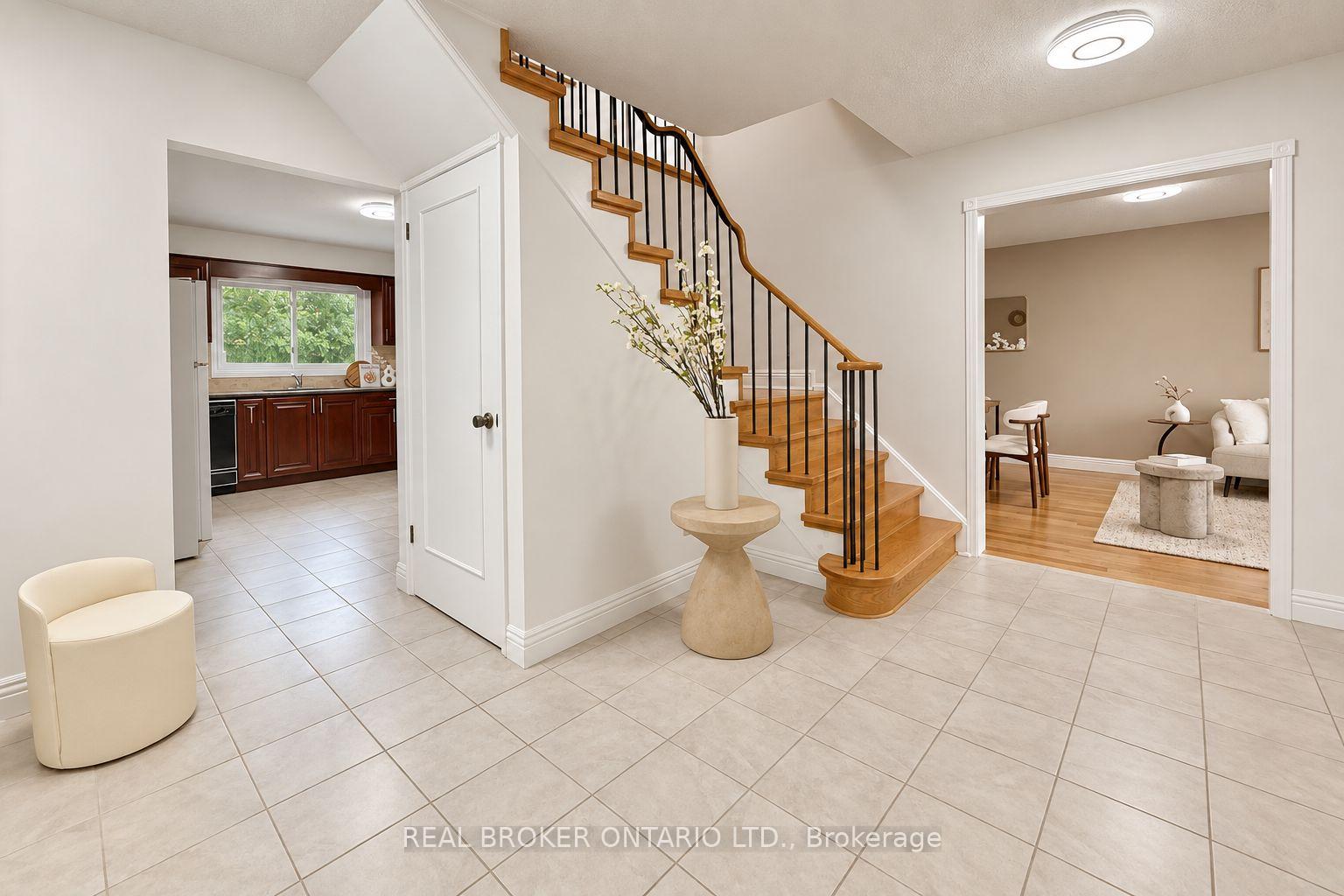 Photo 3 of 89 Bushmills Square, Scarborough, Agincourt North — HOMEH