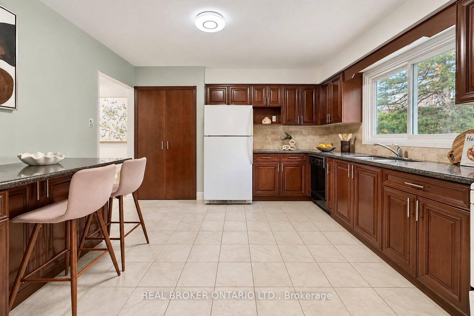 Photo 11 of 89 Bushmills Square, Scarborough, Agincourt North — HOMEH