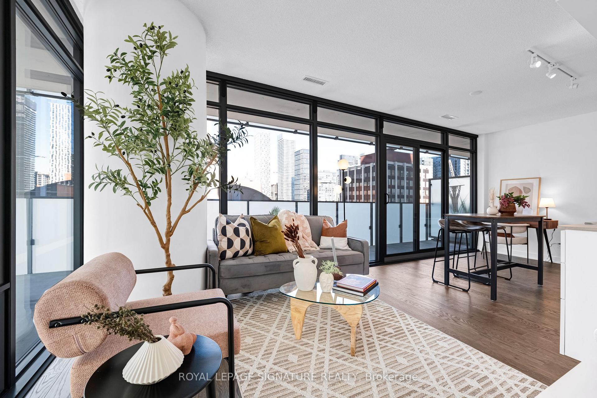 Photo 4 of Unit 1212, 25 Richmond Street E, Toronto, Church-Yonge Corridor — HOMEH