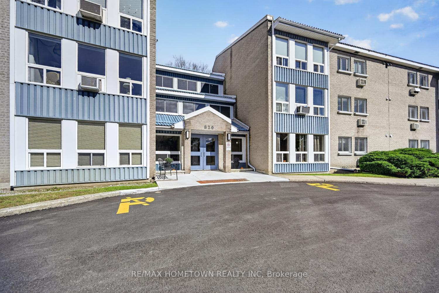 Photo of Unit 209, 820 Laurier Boulevard