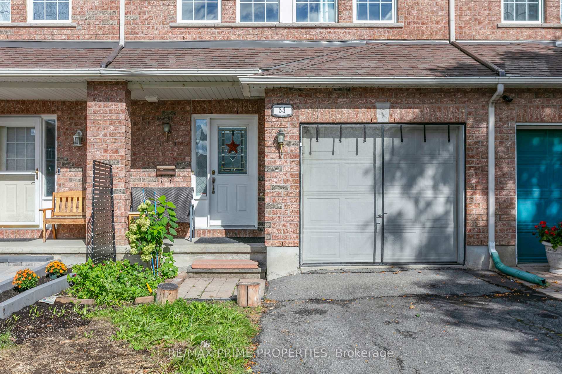 Photo 3 of 33 Inverkip Avenue, Ottawa, Hunt Club Park/Greenboro — HOMEH
