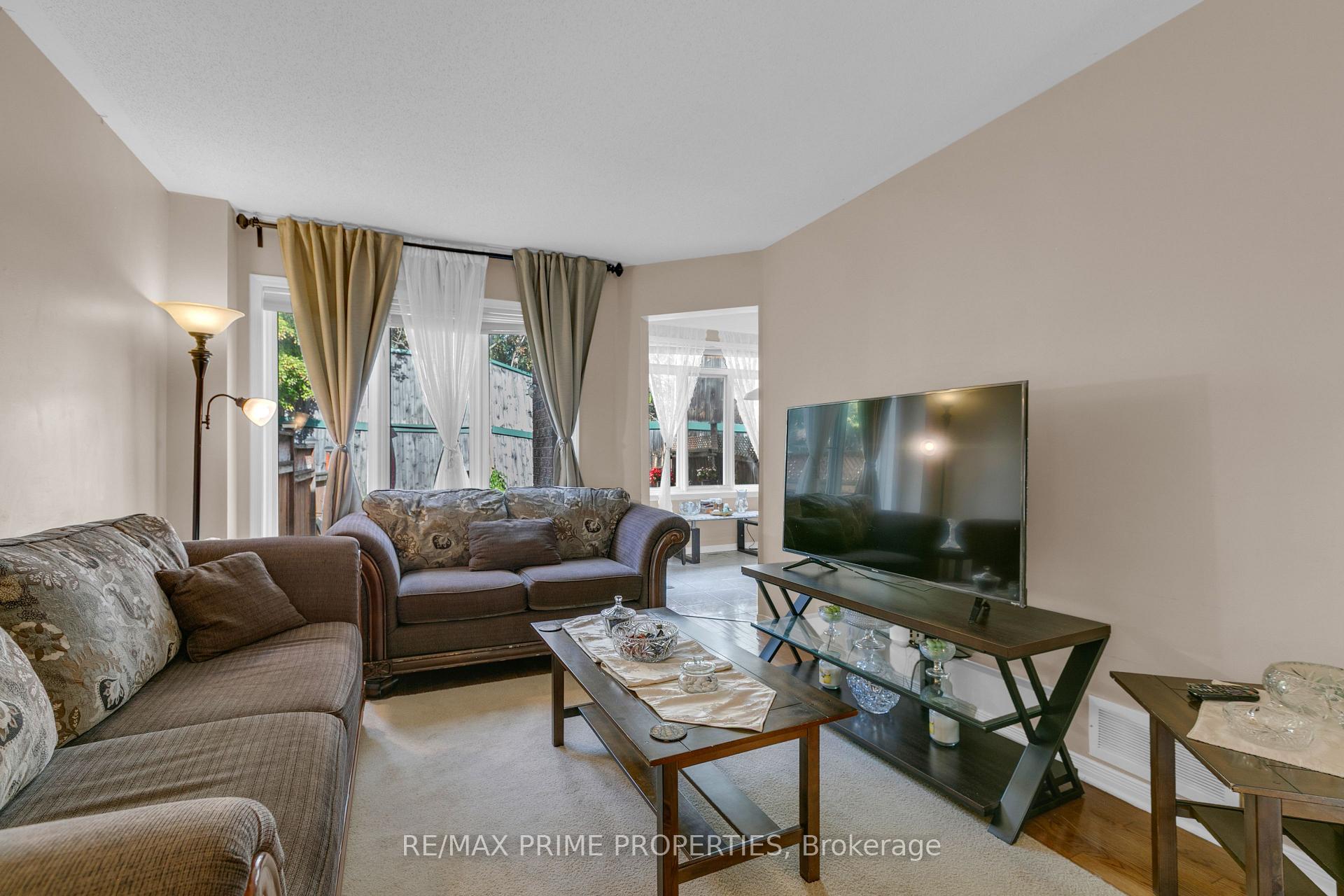 Photo 7 of 33 Inverkip Avenue, Ottawa, Hunt Club Park/Greenboro — HOMEH