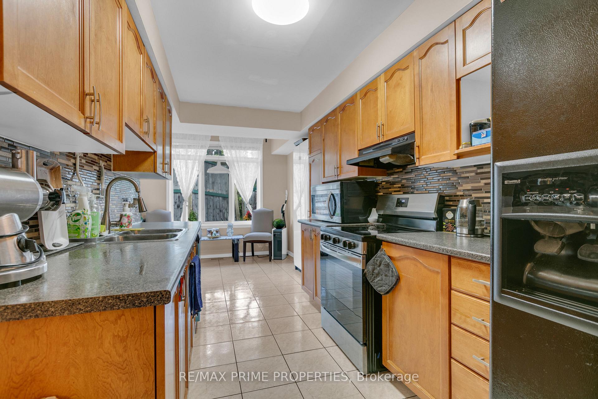 Photo 11 of 33 Inverkip Avenue, Ottawa, Hunt Club Park/Greenboro — HOMEH