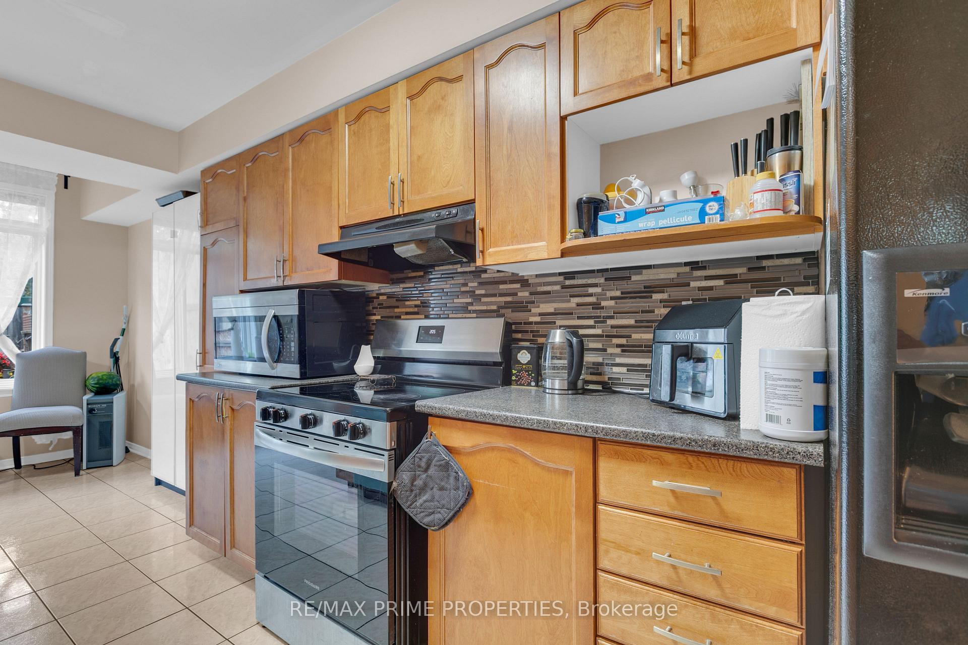 Photo 12 of 33 Inverkip Avenue, Ottawa, Hunt Club Park/Greenboro — HOMEH