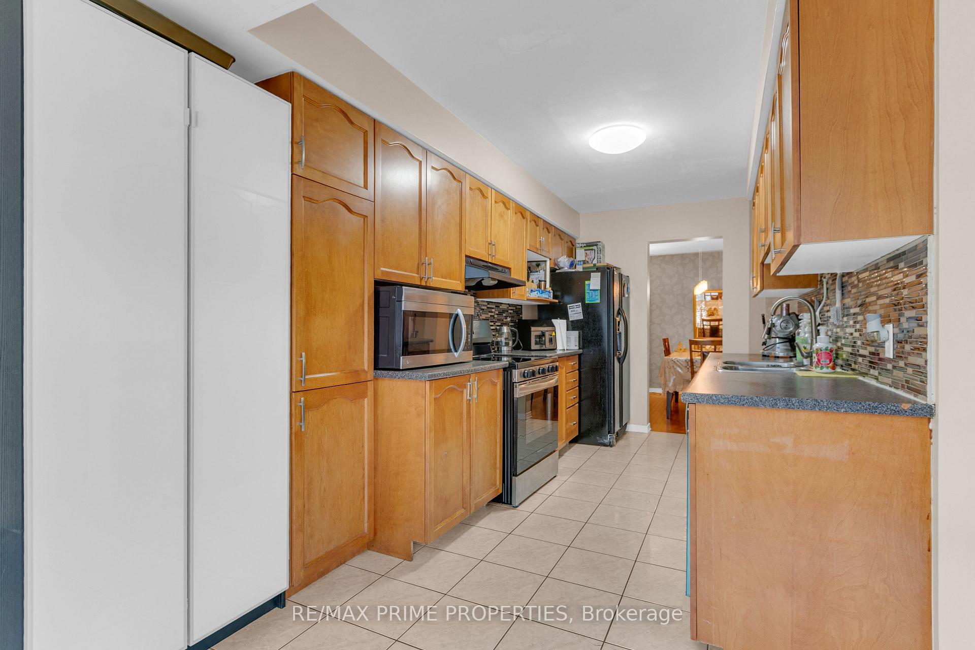 Photo 14 of 33 Inverkip Avenue, Ottawa, Hunt Club Park/Greenboro — HOMEH