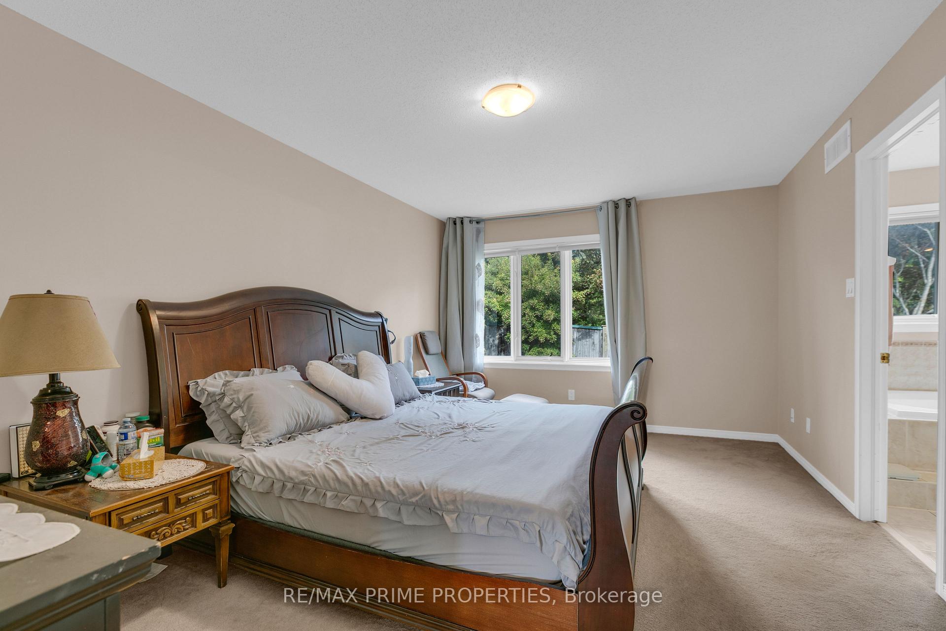 Photo 17 of 33 Inverkip Avenue, Ottawa, Hunt Club Park/Greenboro — HOMEH