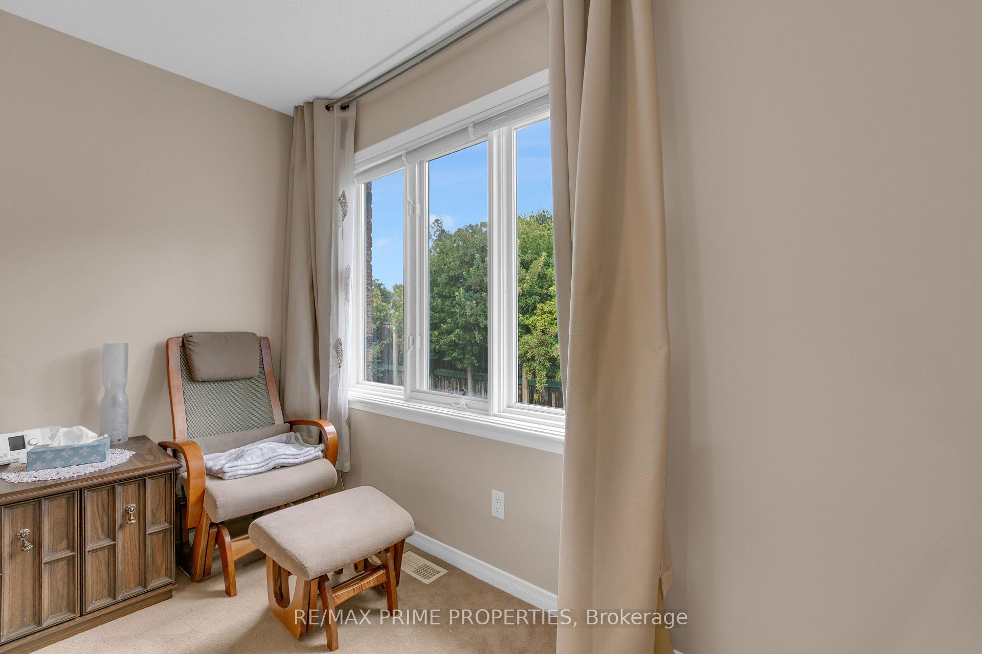 Photo 18 of 33 Inverkip Avenue, Ottawa, Hunt Club Park/Greenboro — HOMEH