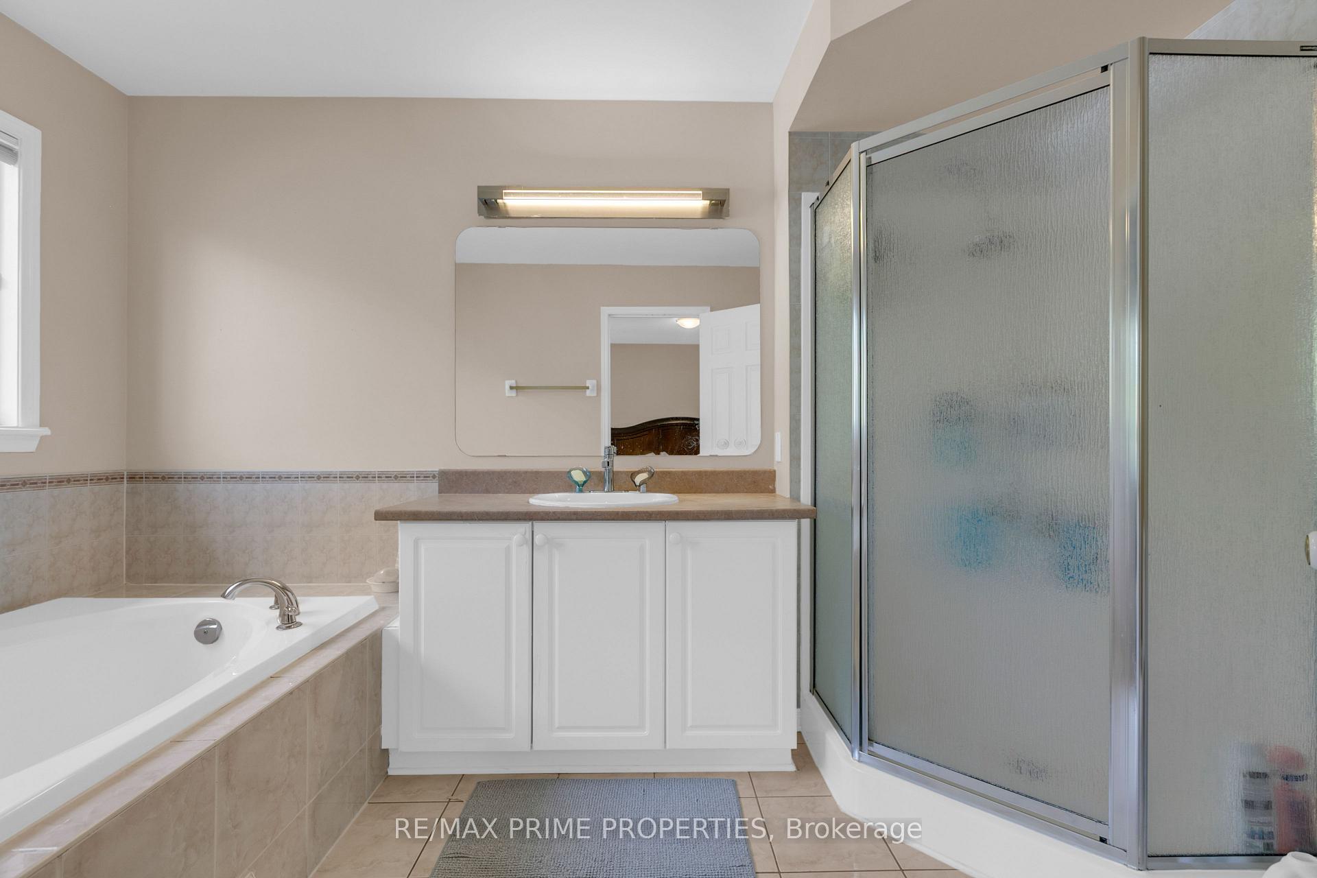 Photo 19 of 33 Inverkip Avenue, Ottawa, Hunt Club Park/Greenboro — HOMEH