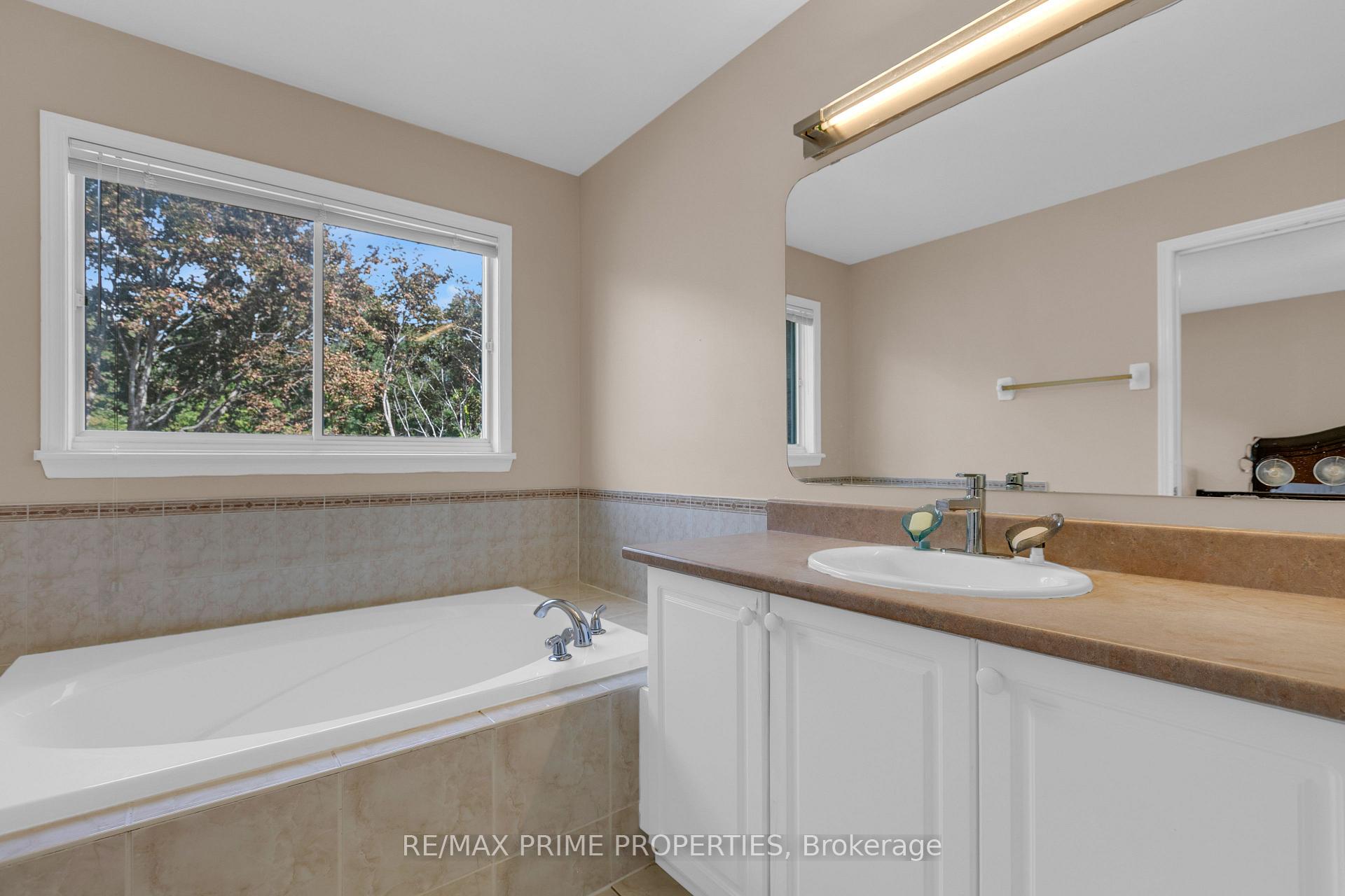 Photo 20 of 33 Inverkip Avenue, Ottawa, Hunt Club Park/Greenboro — HOMEH