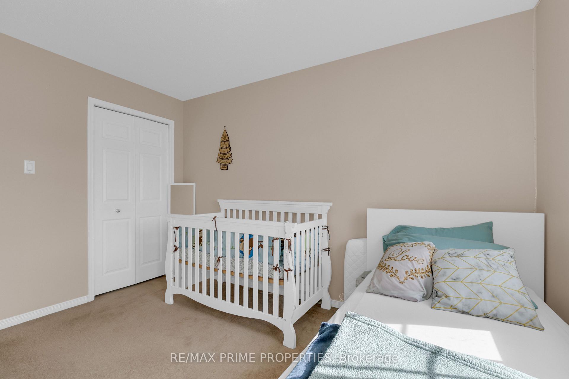 Photo 23 of 33 Inverkip Avenue, Ottawa, Hunt Club Park/Greenboro — HOMEH
