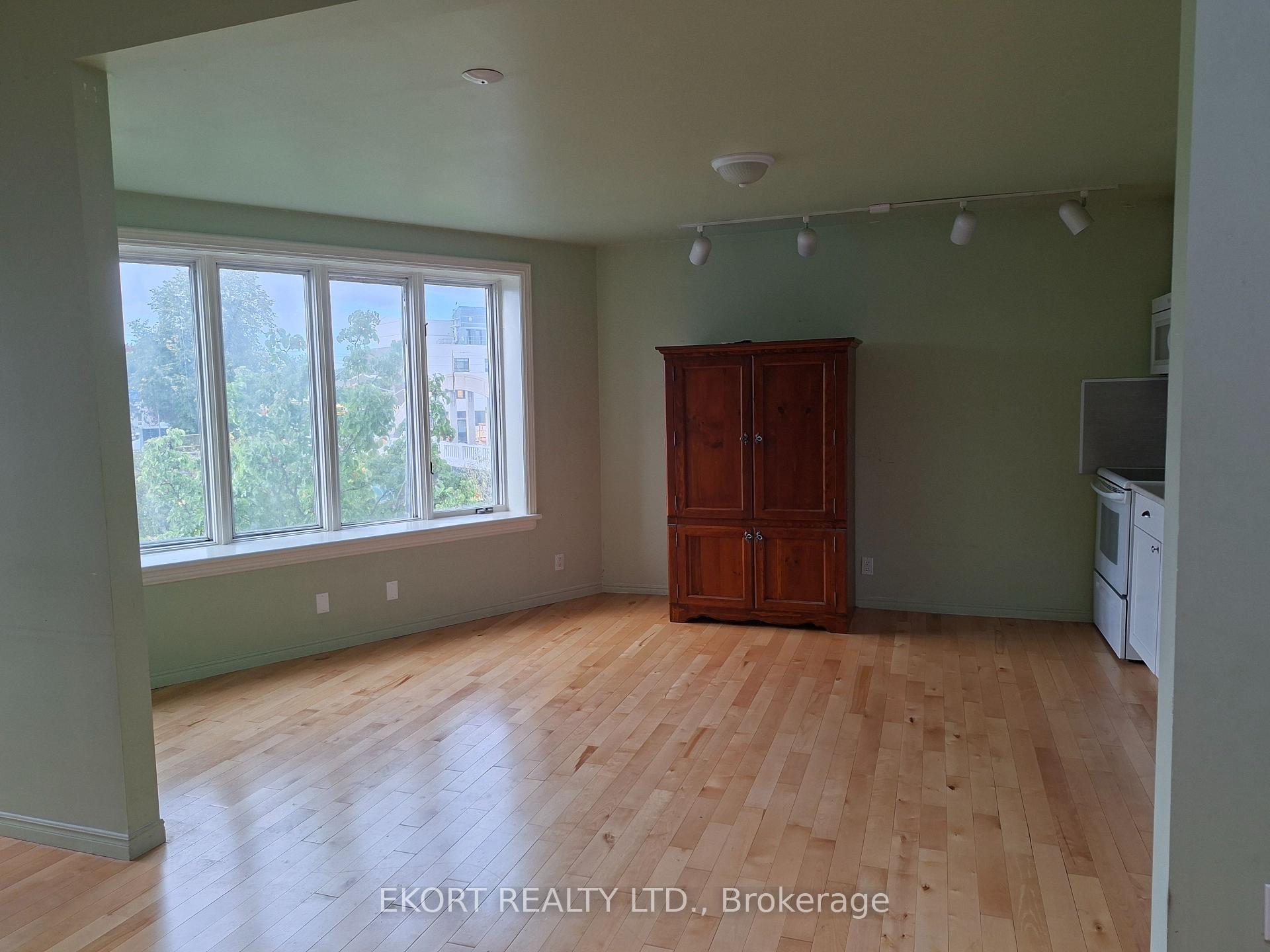 Photo 2 of 402 Front Street, Belleville, Belleville Ward — HOMEH