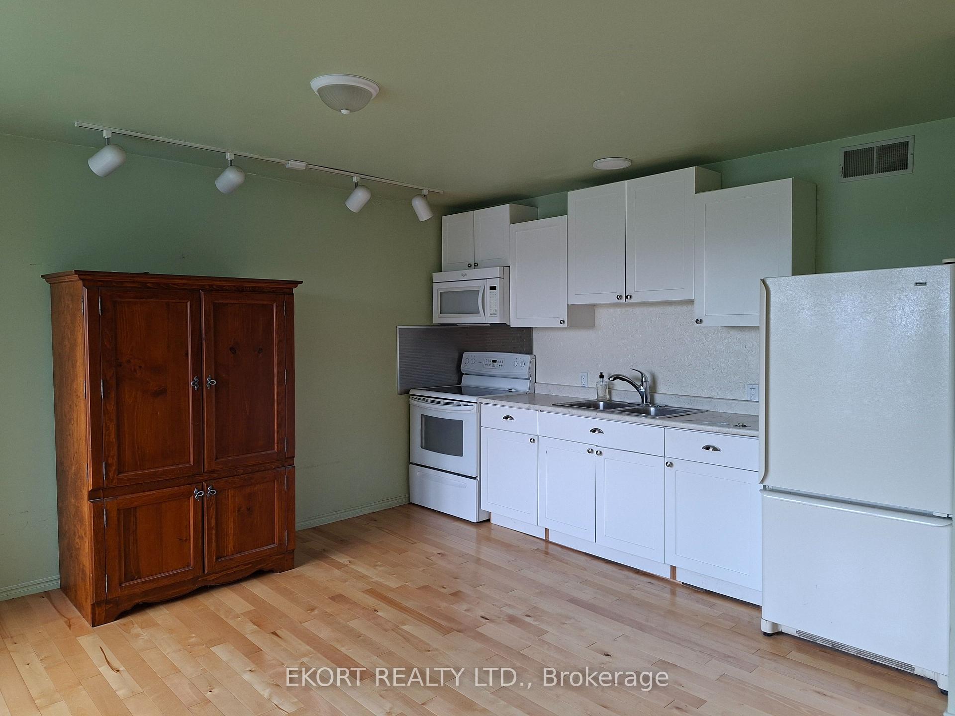 Photo 4 of 402 Front Street, Belleville, Belleville Ward — HOMEH