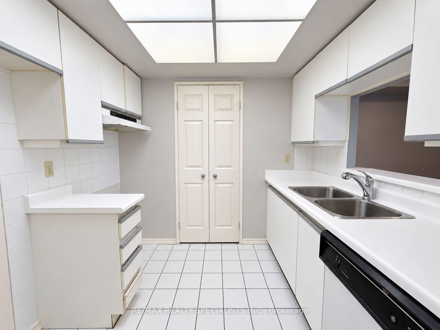 Photo 4 of Unit 2202, 285 Enfield Place, Mississauga, City Centre — HOMEH