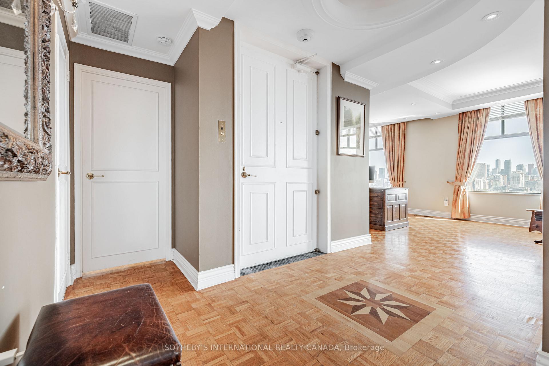 Photo 3 of Unit 13, 423 Avenue Road, Toronto, Yonge-St. Clair — HOMEH