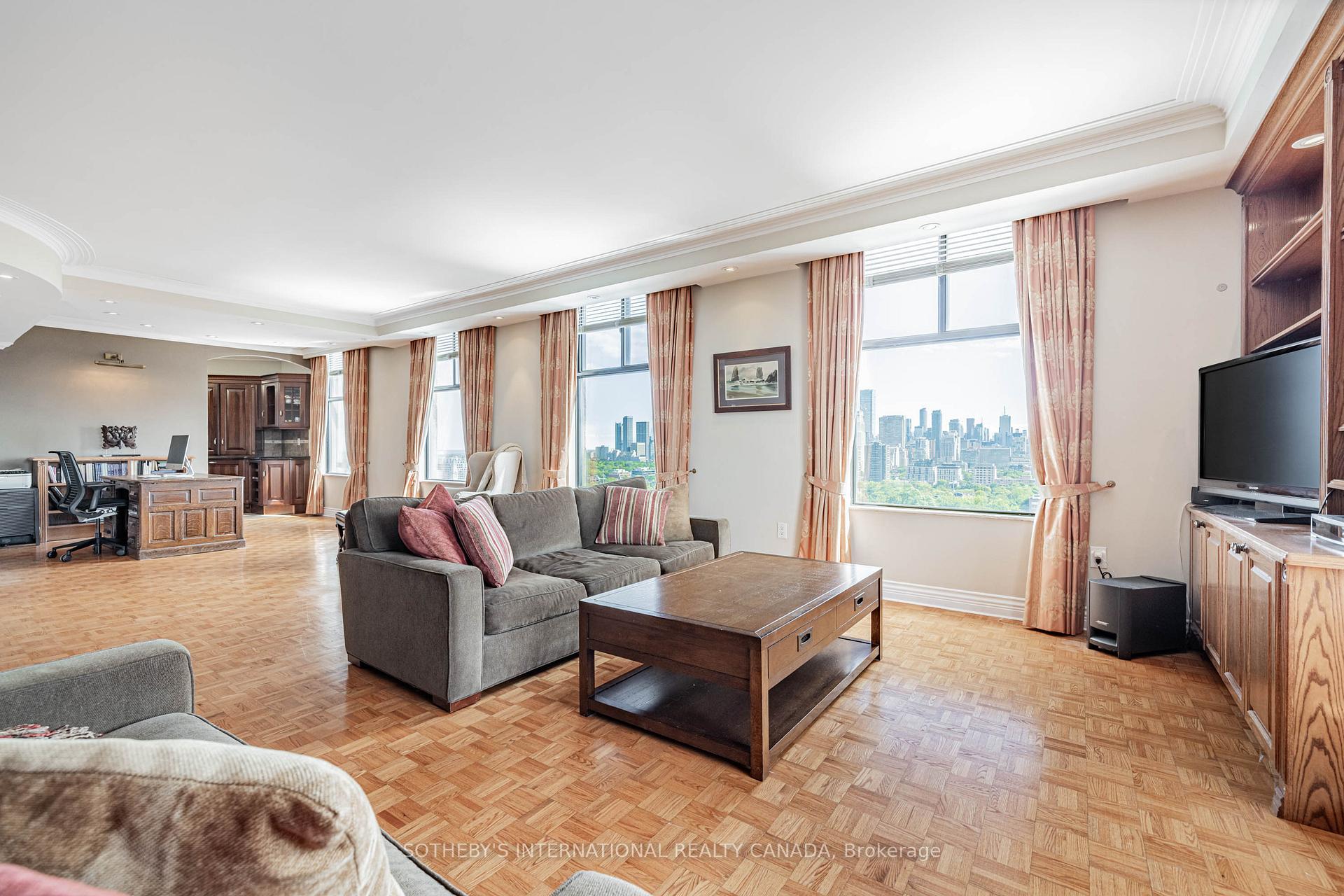 Photo 5 of Unit 13, 423 Avenue Road, Toronto, Yonge-St. Clair — HOMEH