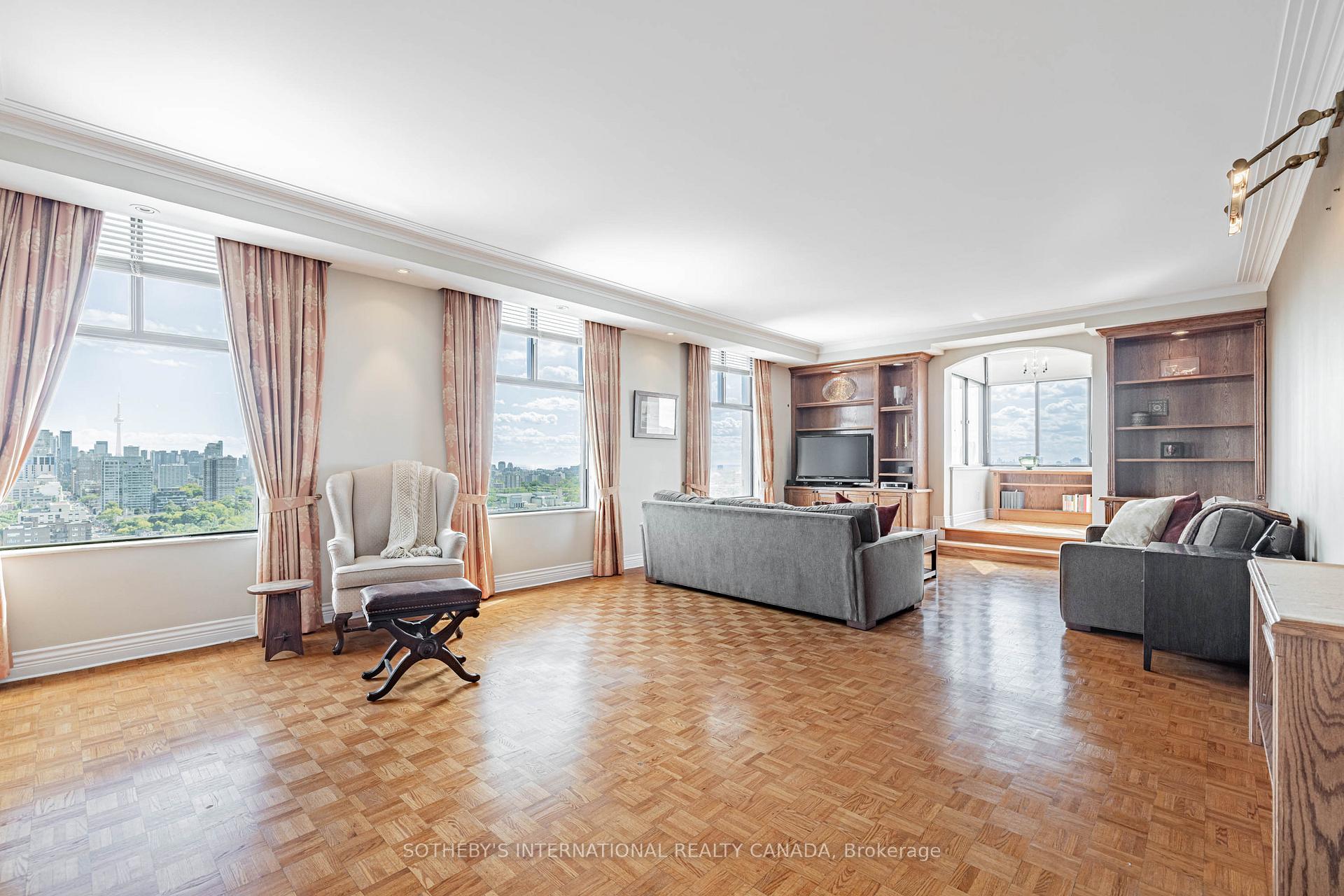 Photo 11 of Unit 13, 423 Avenue Road, Toronto, Yonge-St. Clair — HOMEH