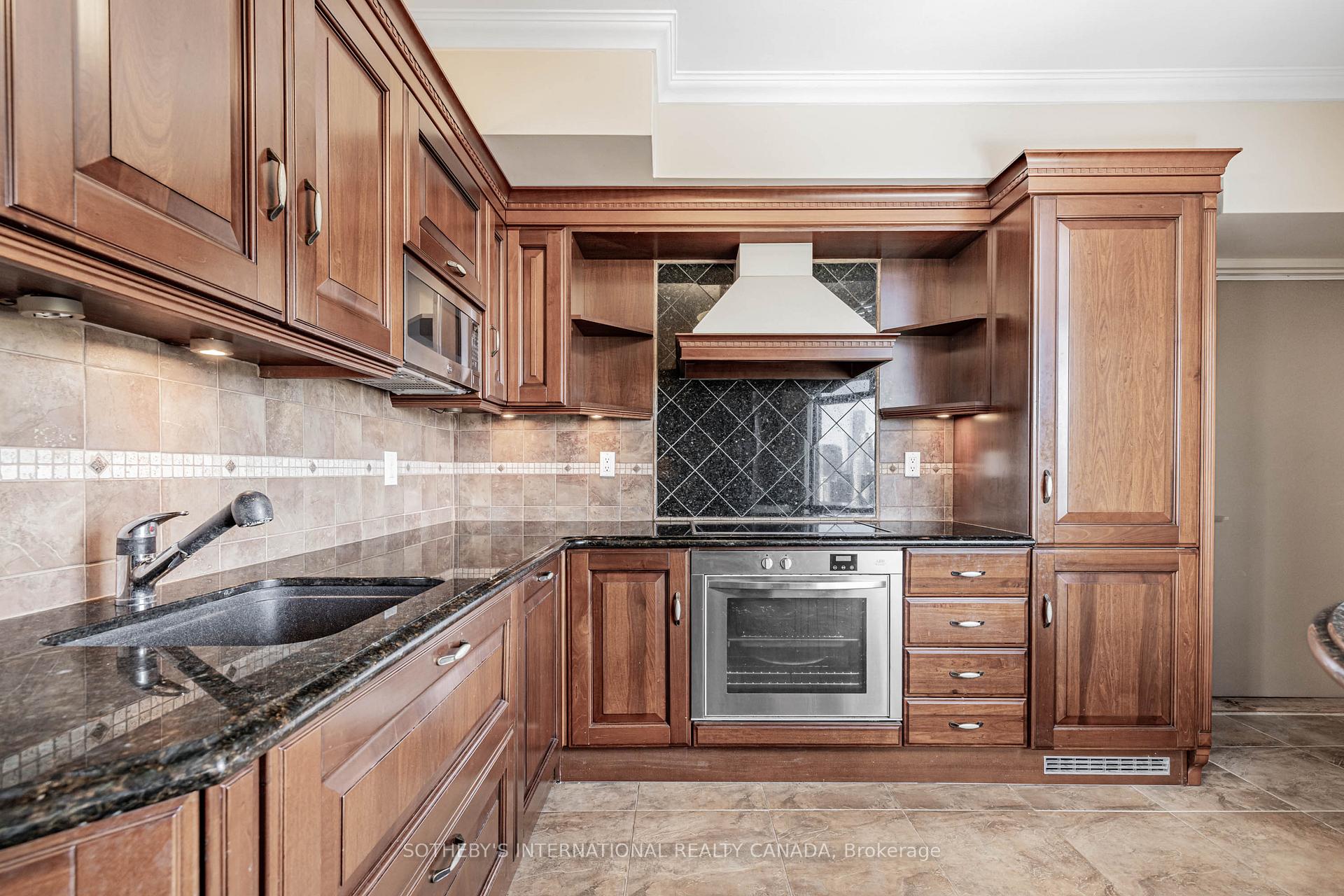 Photo 15 of Unit 13, 423 Avenue Road, Toronto, Yonge-St. Clair — HOMEH