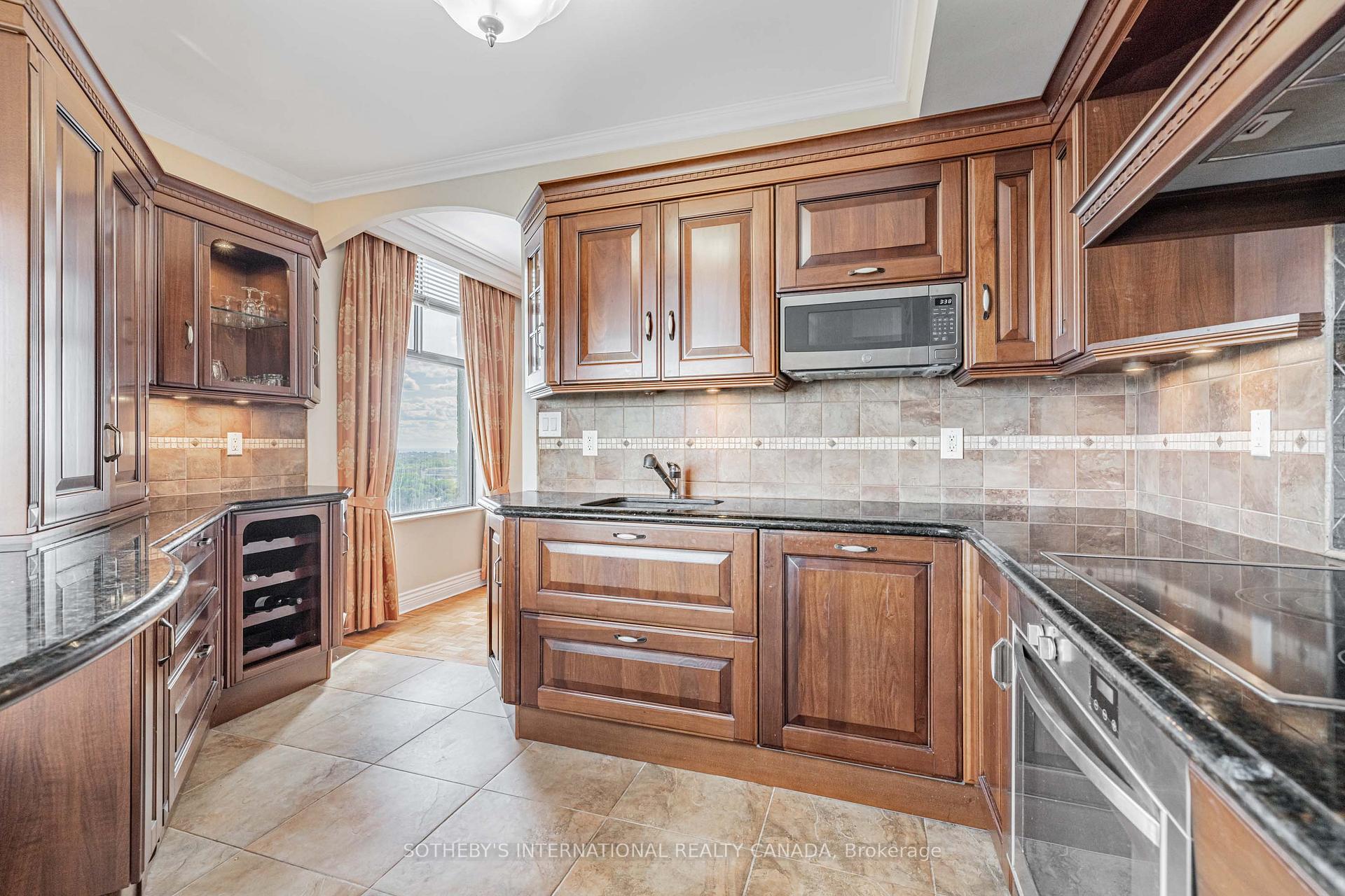 Photo 16 of Unit 13, 423 Avenue Road, Toronto, Yonge-St. Clair — HOMEH