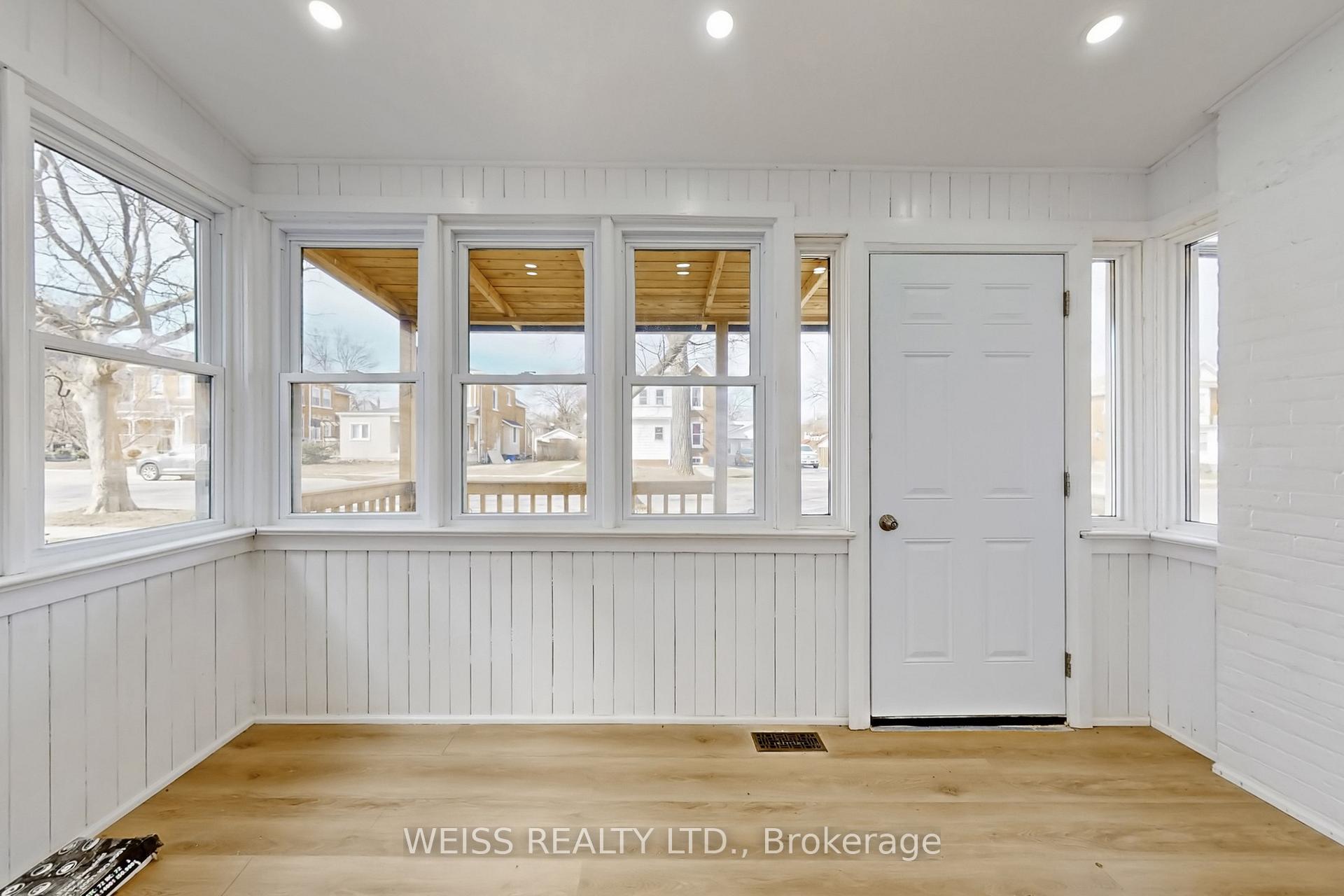 Photo 3 of 181 Talbot Street N, Norfolk, Simcoe — HOMEH