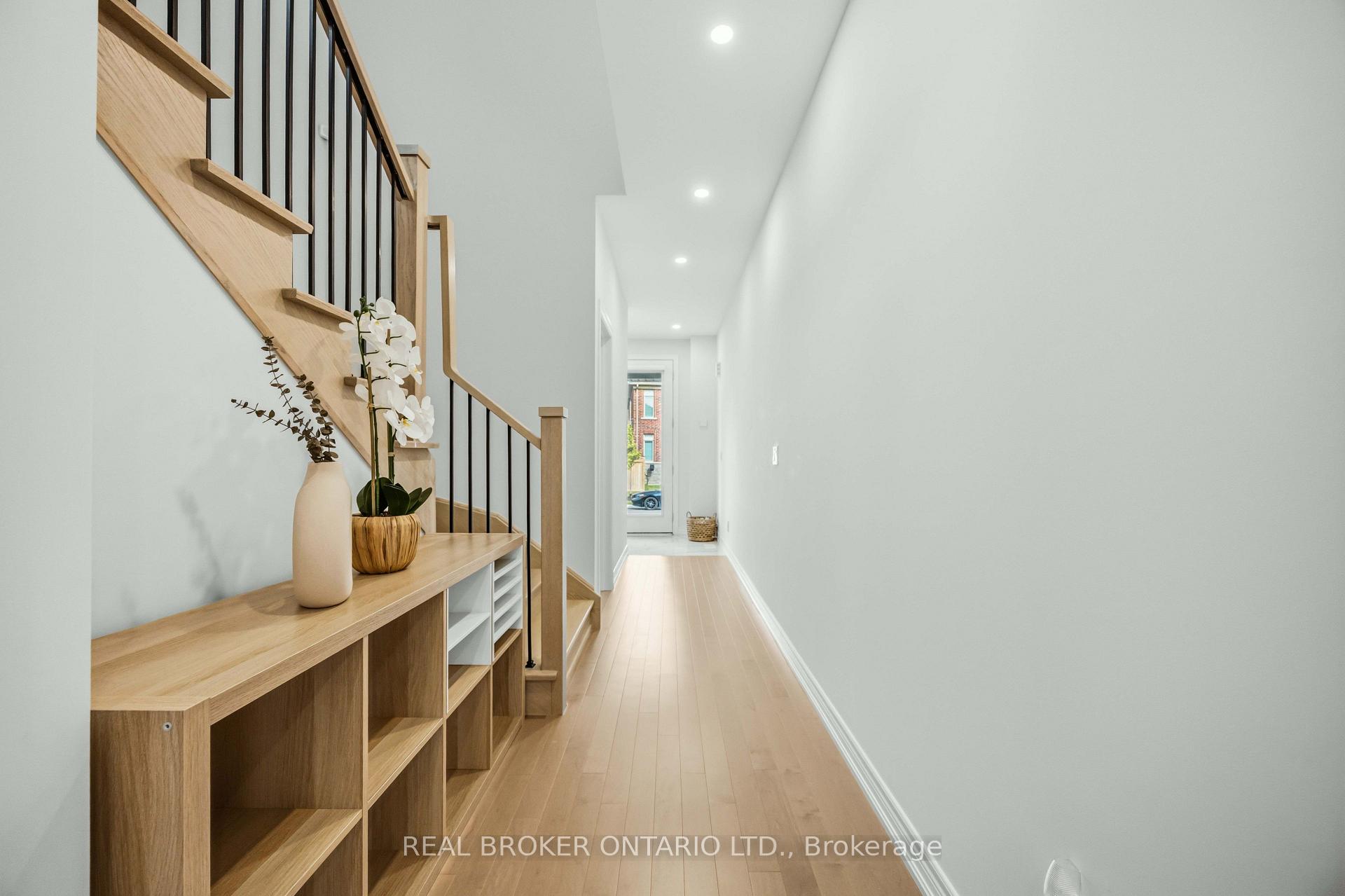 Photo 4 of 12 Seedling Crescent, Whitchurch-Stouffville, Stouffville — HOMEH