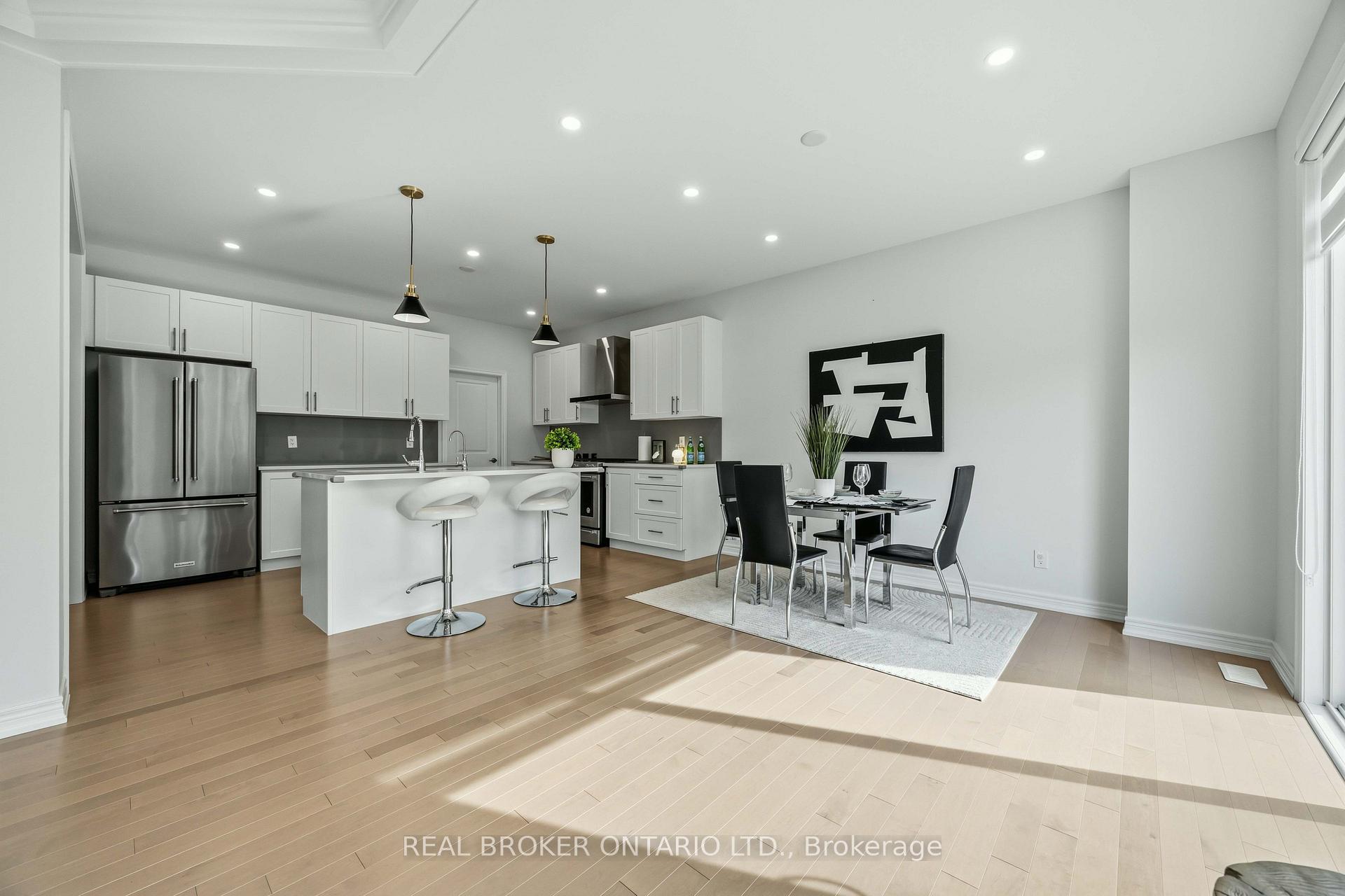 Photo 7 of 12 Seedling Crescent, Whitchurch-Stouffville, Stouffville — HOMEH