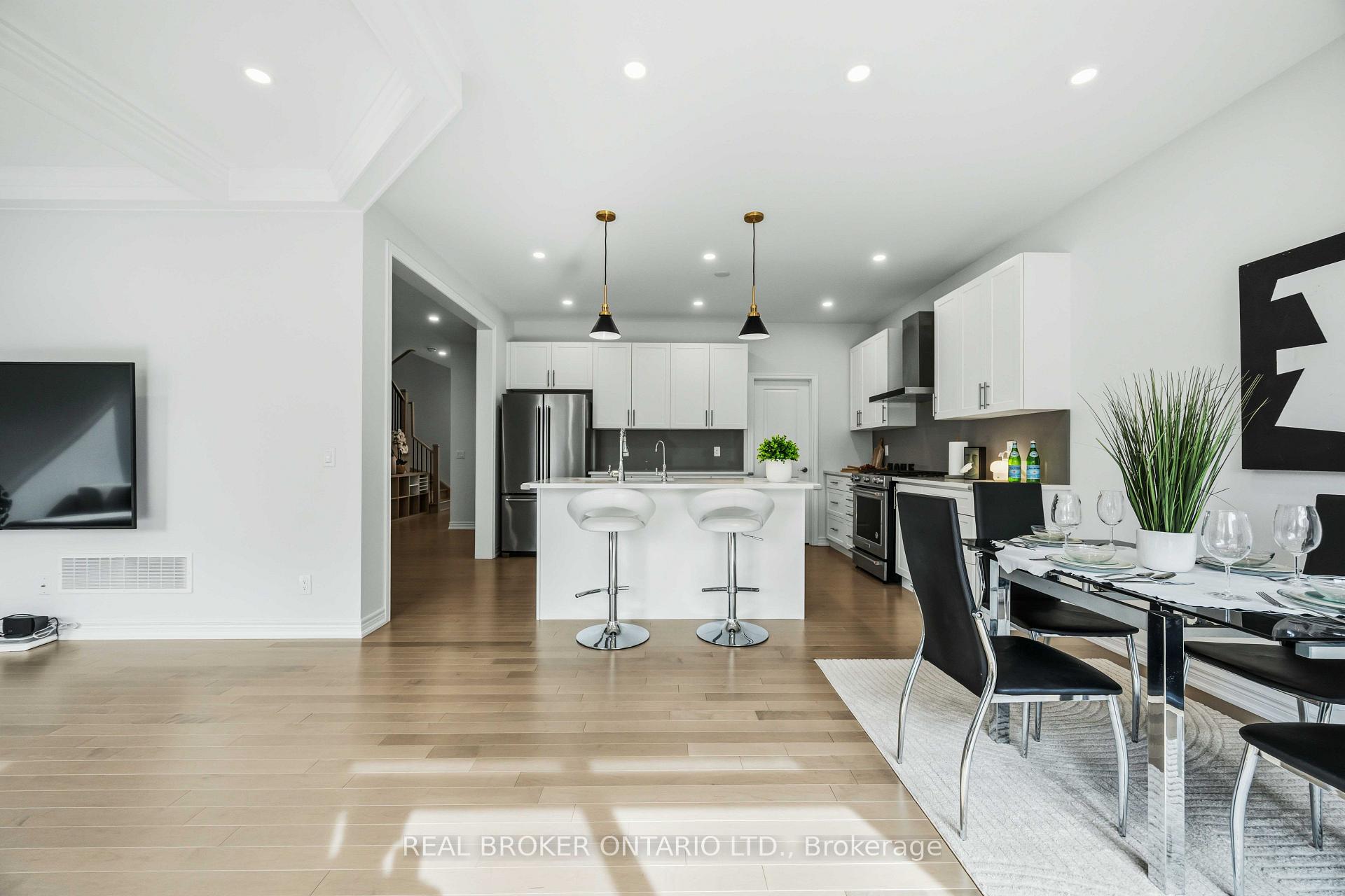 Photo 10 of 12 Seedling Crescent, Whitchurch-Stouffville, Stouffville — HOMEH