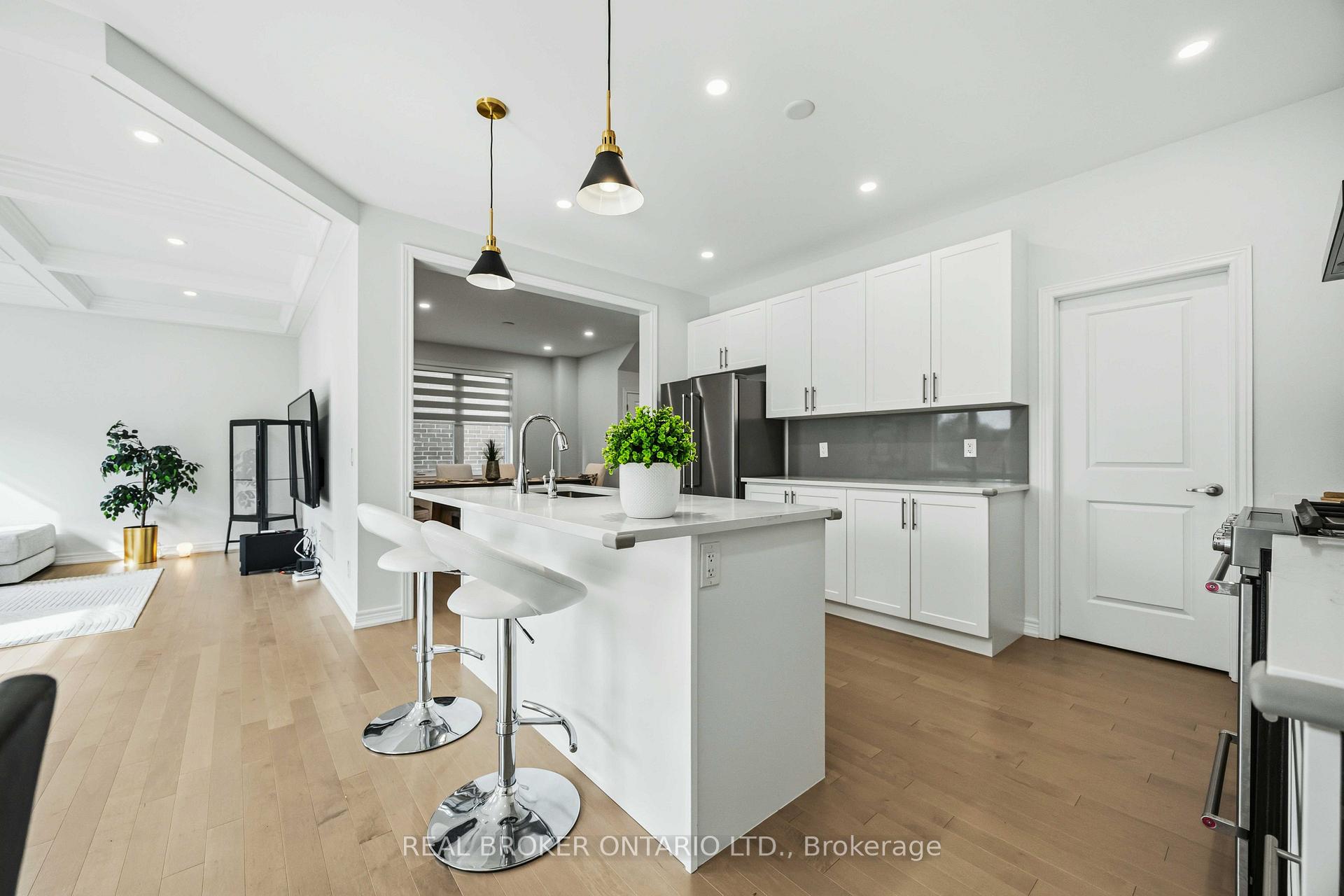 Photo 11 of 12 Seedling Crescent, Whitchurch-Stouffville, Stouffville — HOMEH