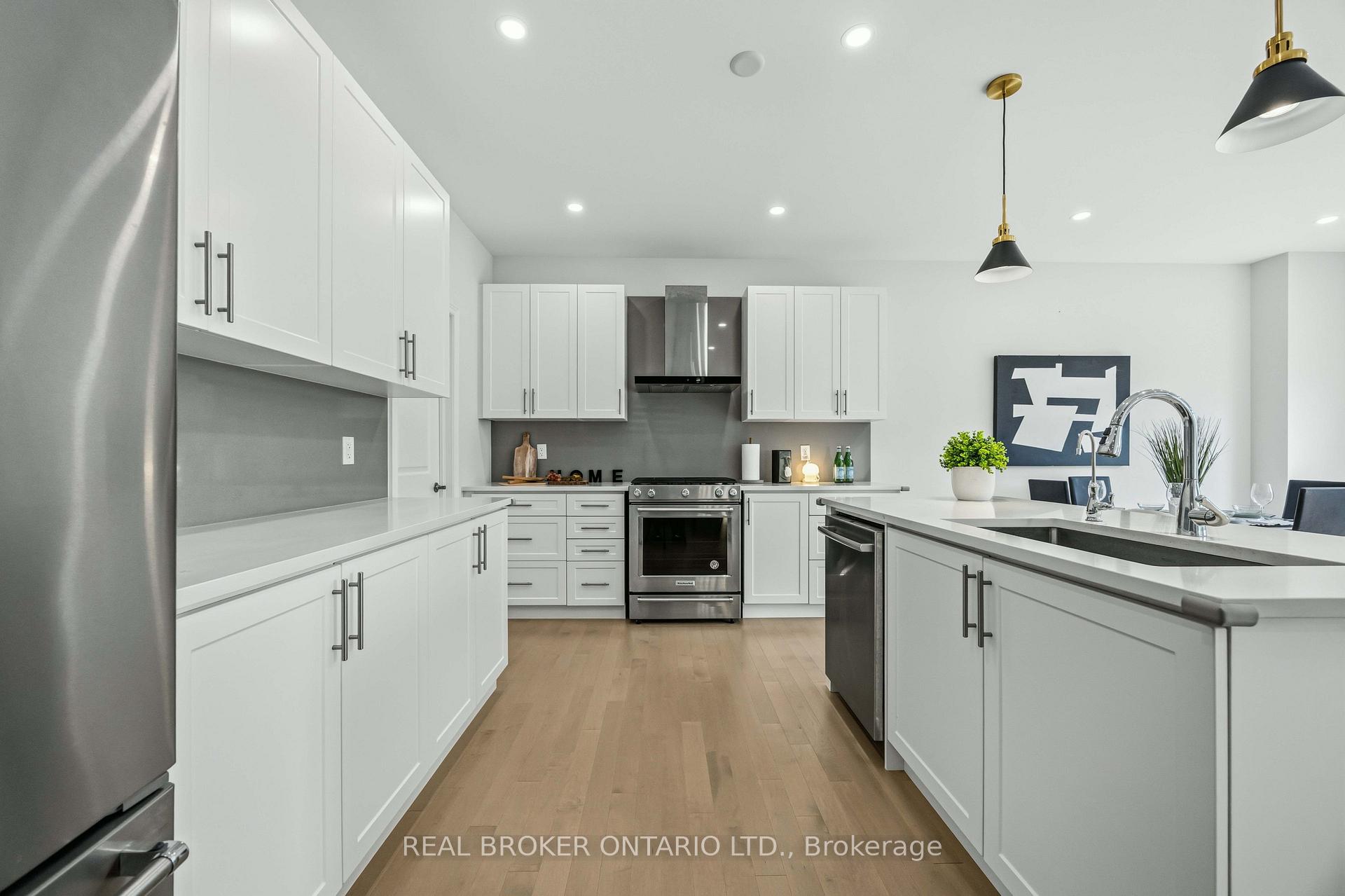 Photo 13 of 12 Seedling Crescent, Whitchurch-Stouffville, Stouffville — HOMEH