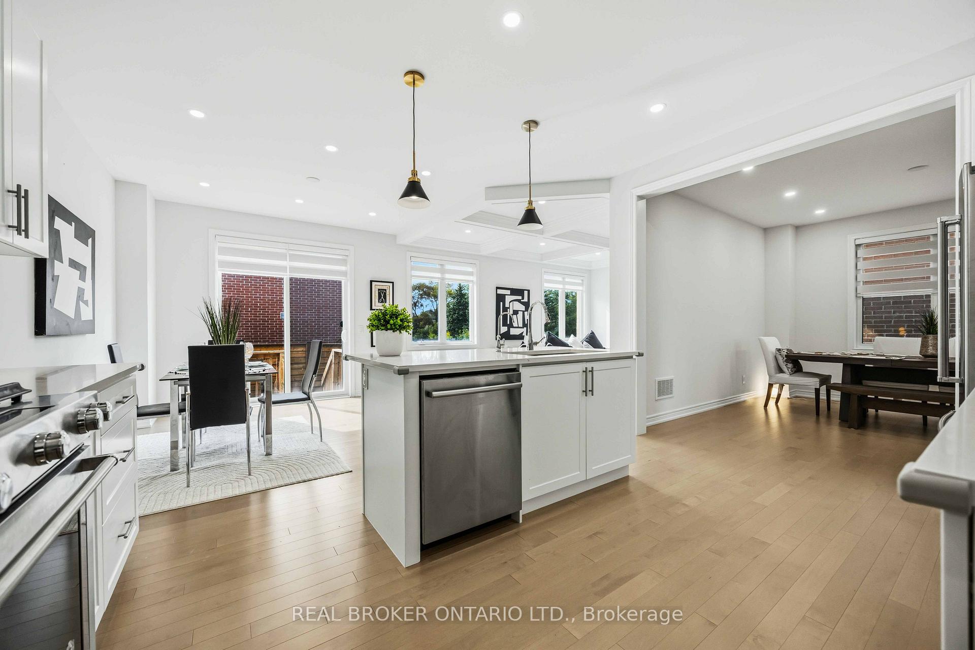 Photo 14 of 12 Seedling Crescent, Whitchurch-Stouffville, Stouffville — HOMEH