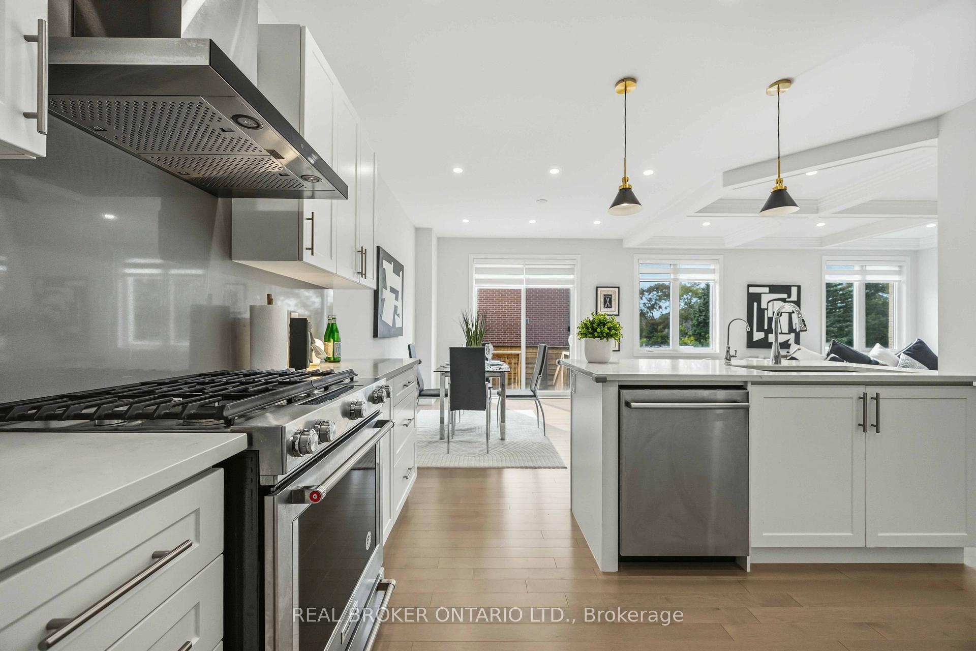 Photo 16 of 12 Seedling Crescent, Whitchurch-Stouffville, Stouffville — HOMEH