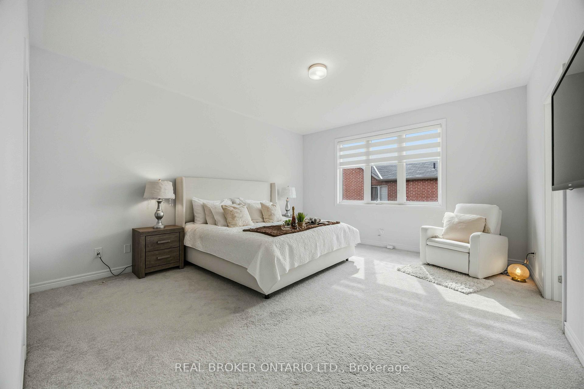 Photo 21 of 12 Seedling Crescent, Whitchurch-Stouffville, Stouffville — HOMEH