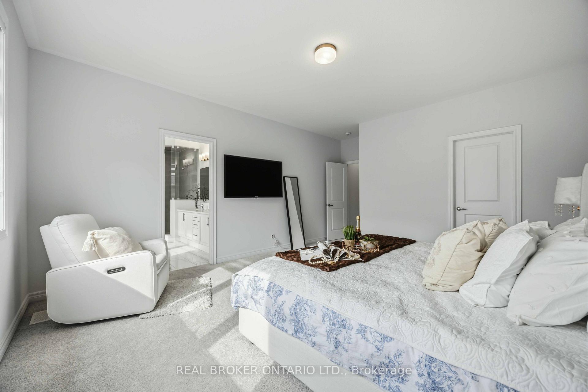 Photo 22 of 12 Seedling Crescent, Whitchurch-Stouffville, Stouffville — HOMEH