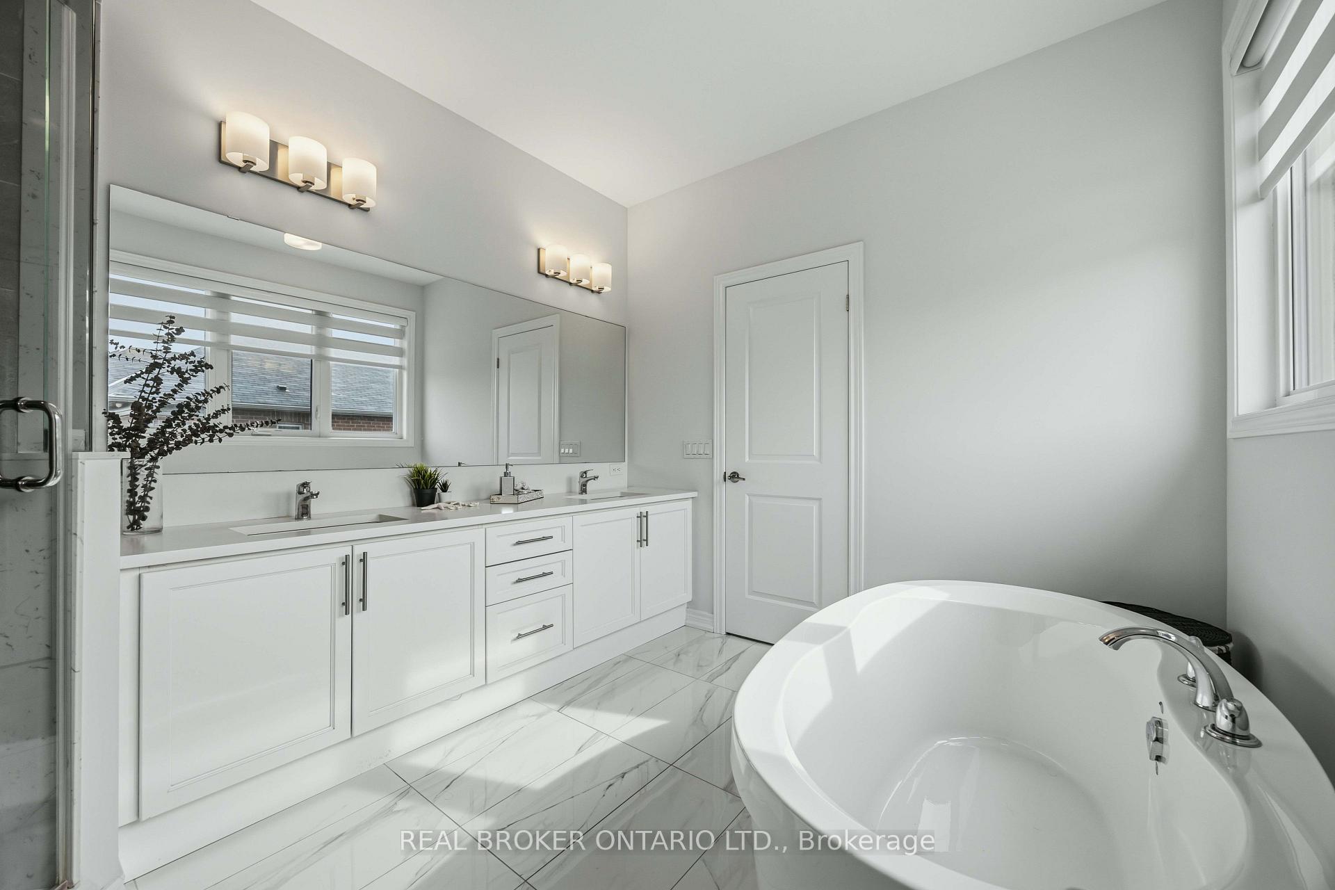 Photo 23 of 12 Seedling Crescent, Whitchurch-Stouffville, Stouffville — HOMEH