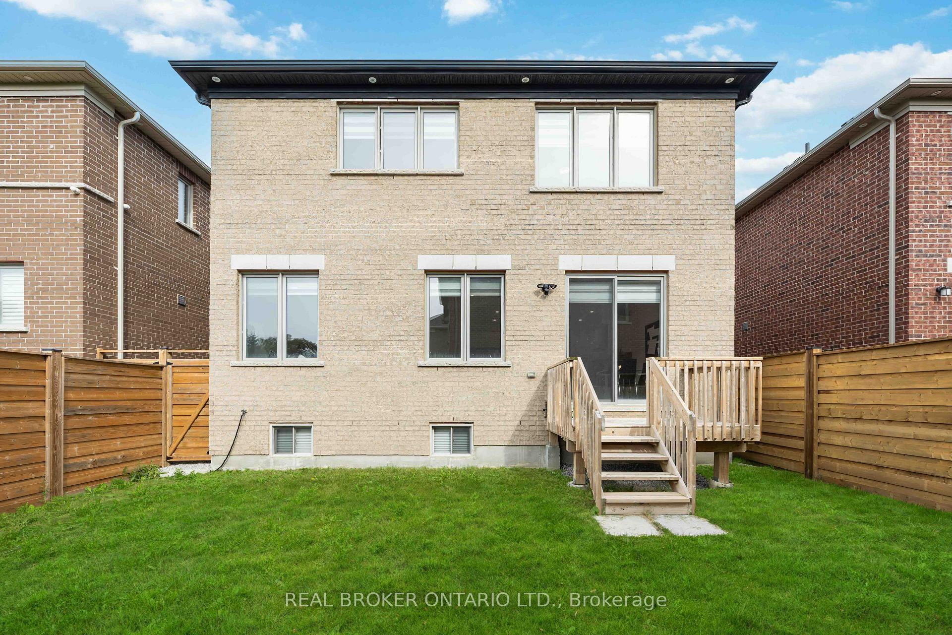 Photo 33 of 12 Seedling Crescent, Whitchurch-Stouffville, Stouffville — HOMEH