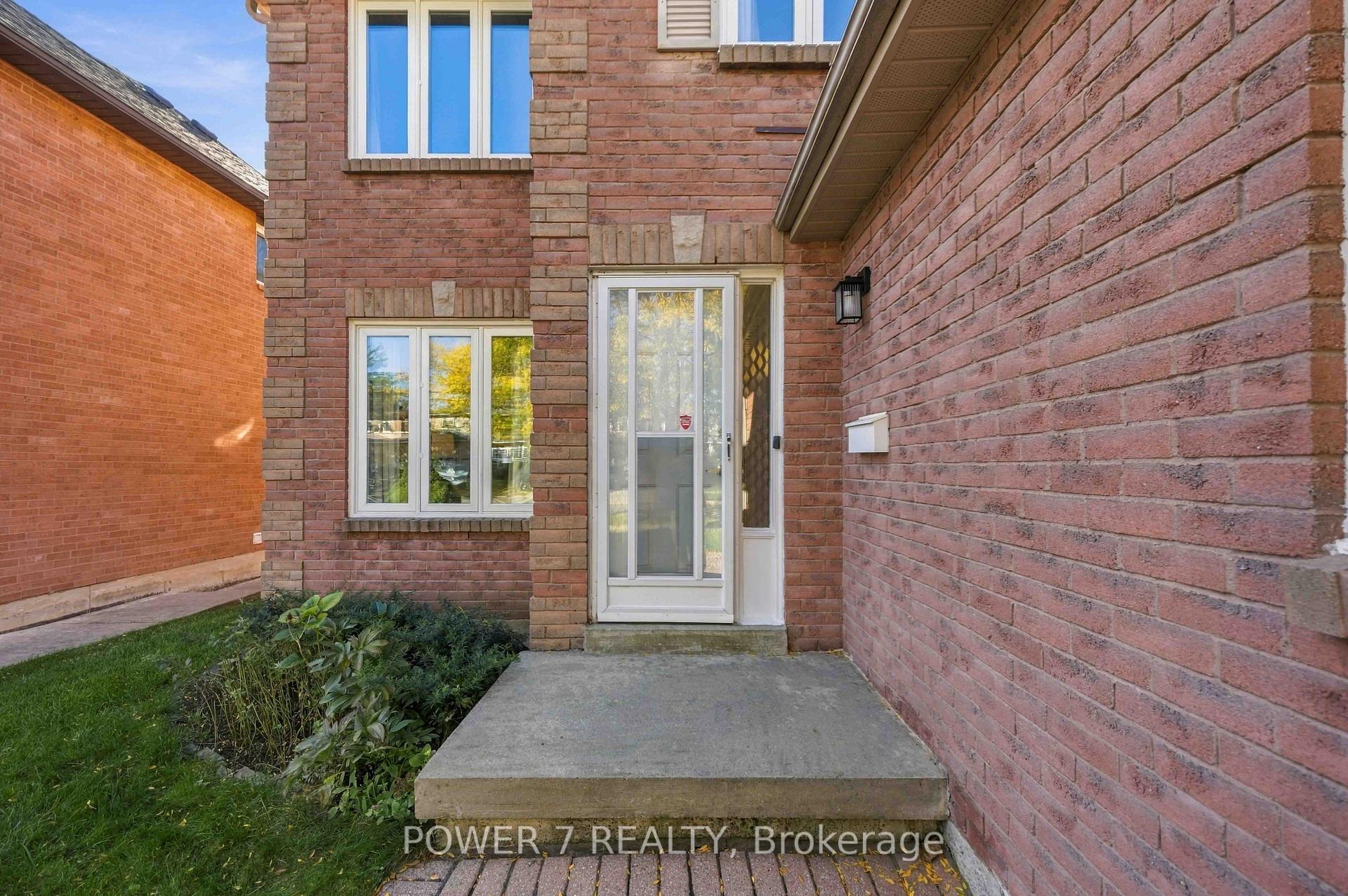 Photo 4 of 98 Sullivan Drive, Ajax, Central — HOMEH