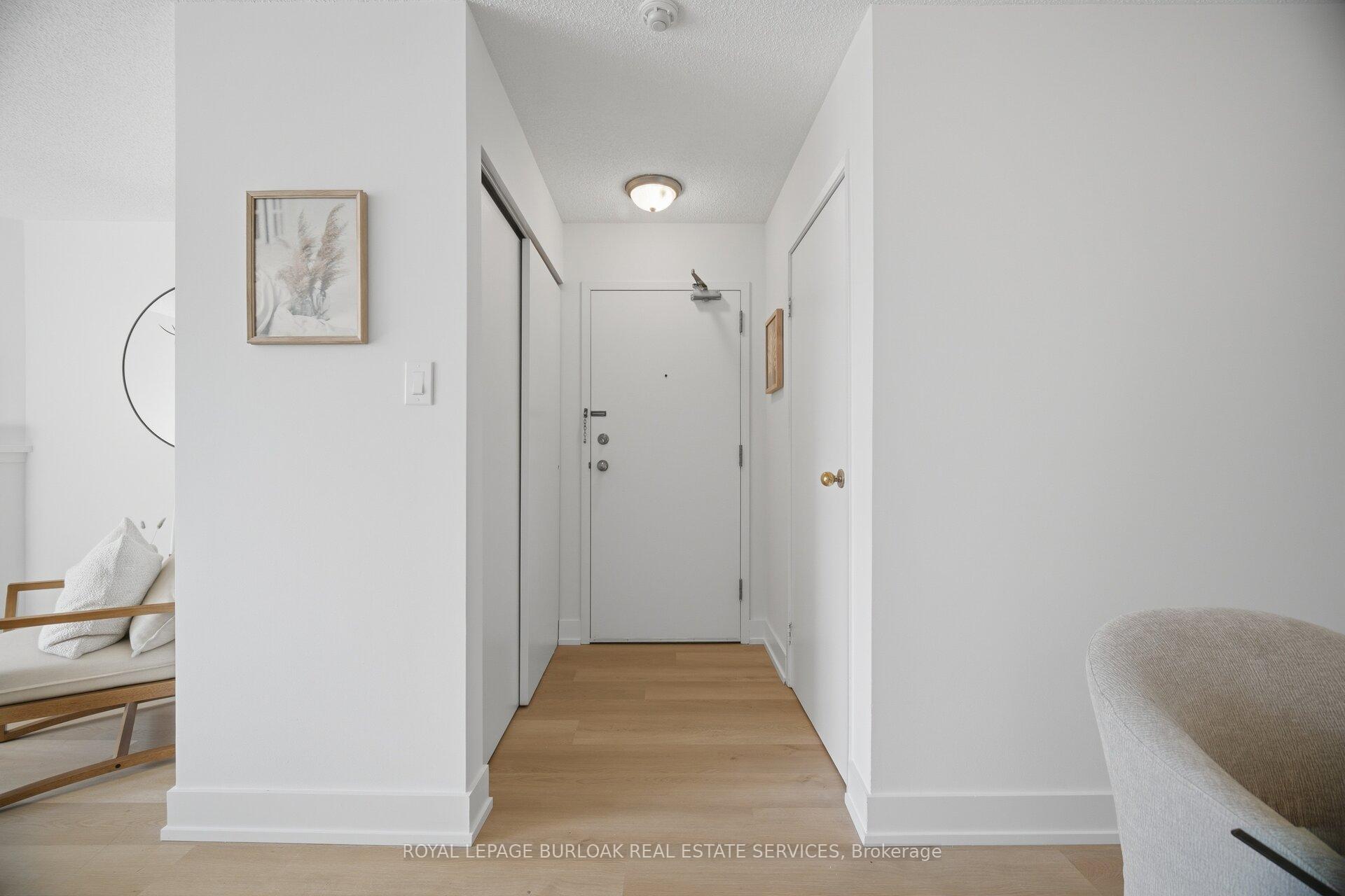 Photo 3 of Unit 532, 1450 Glen Abbey Gate, Oakville, Glen Abbey — HOMEH