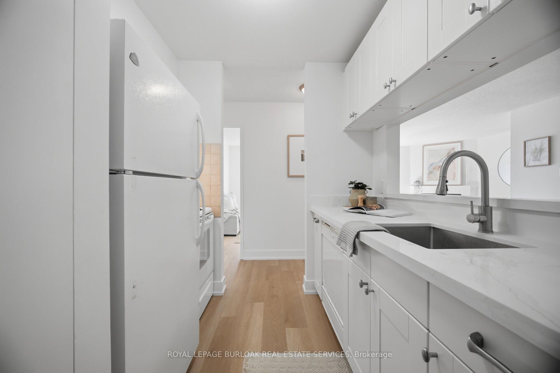Photo 12 of Unit 532, 1450 Glen Abbey Gate, Oakville, Glen Abbey — HOMEH