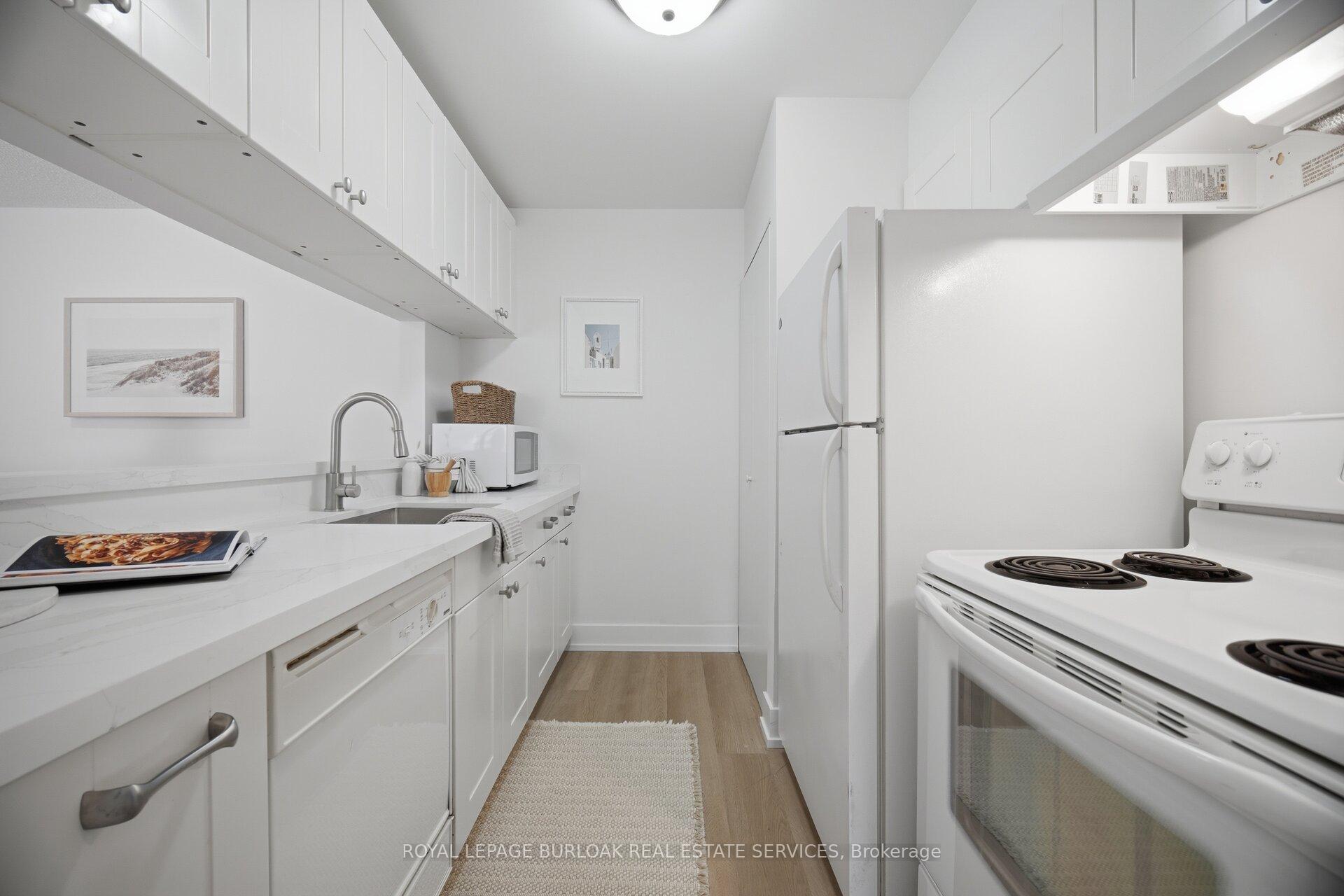 Photo 13 of Unit 532, 1450 Glen Abbey Gate, Oakville, Glen Abbey — HOMEH