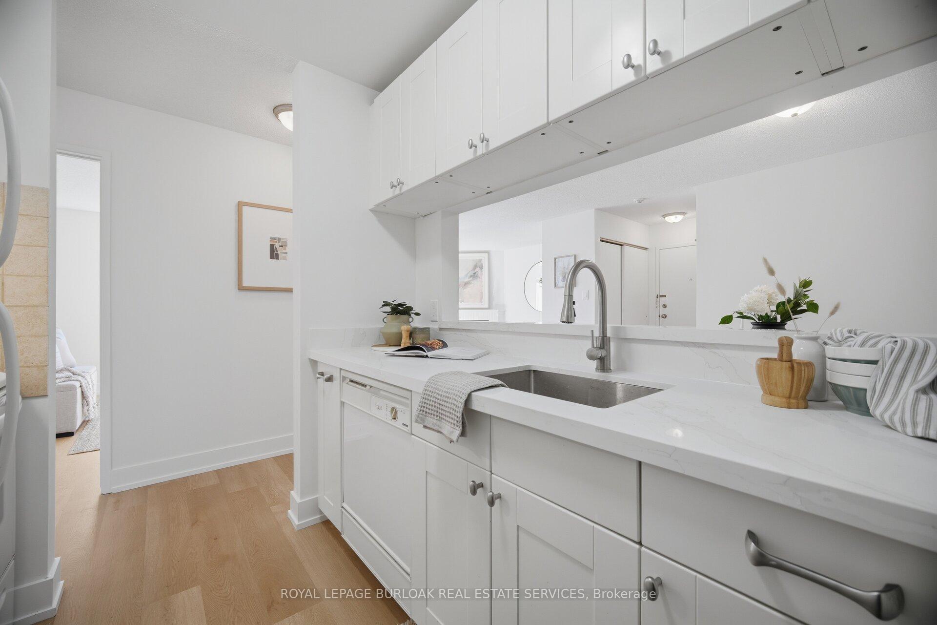 Photo 14 of Unit 532, 1450 Glen Abbey Gate, Oakville, Glen Abbey — HOMEH