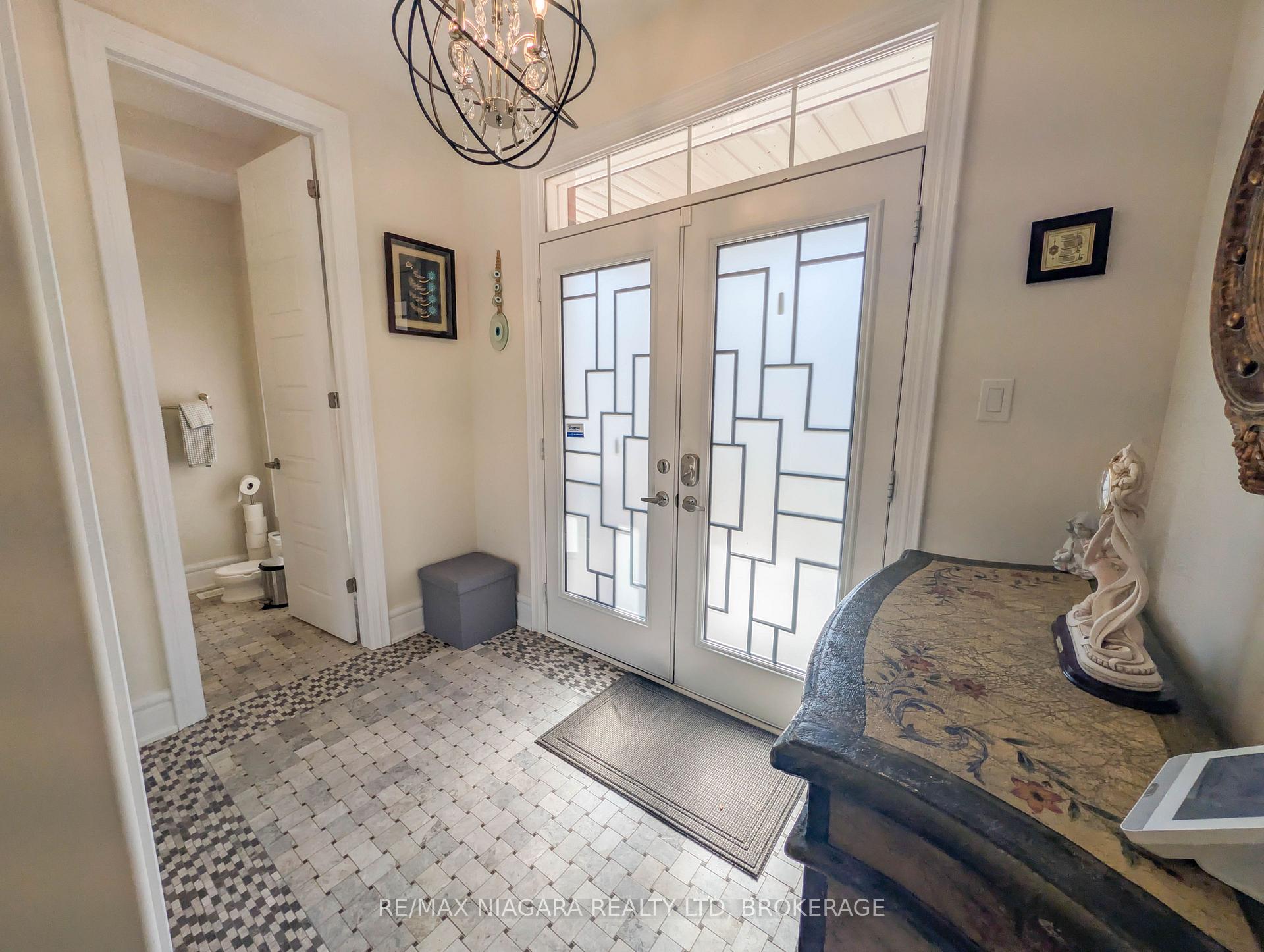 Photo 2 of 7868 Odell Crescent, Niagara Falls, Brown — HOMEH