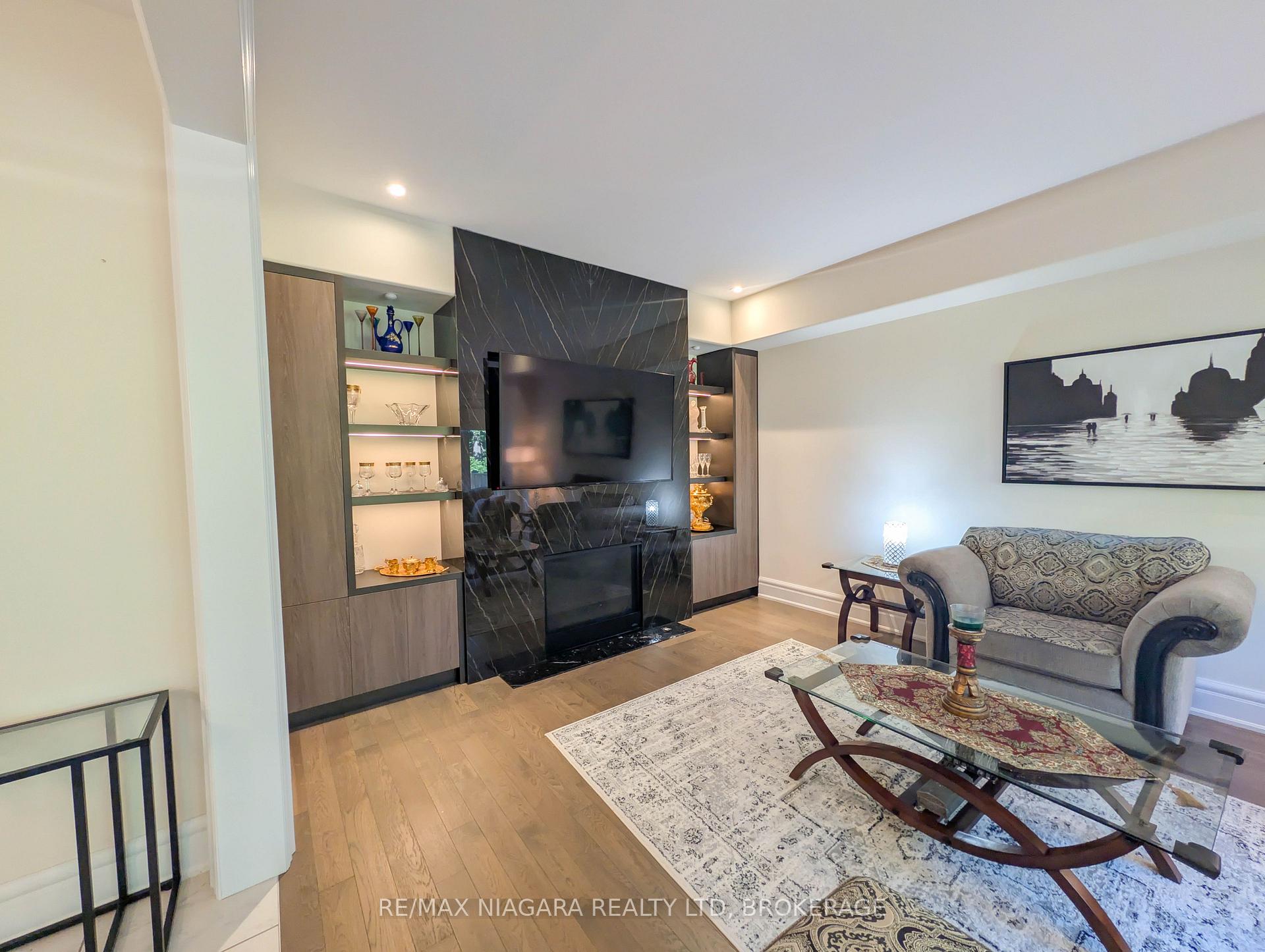 Photo 4 of 7868 Odell Crescent, Niagara Falls, Brown — HOMEH