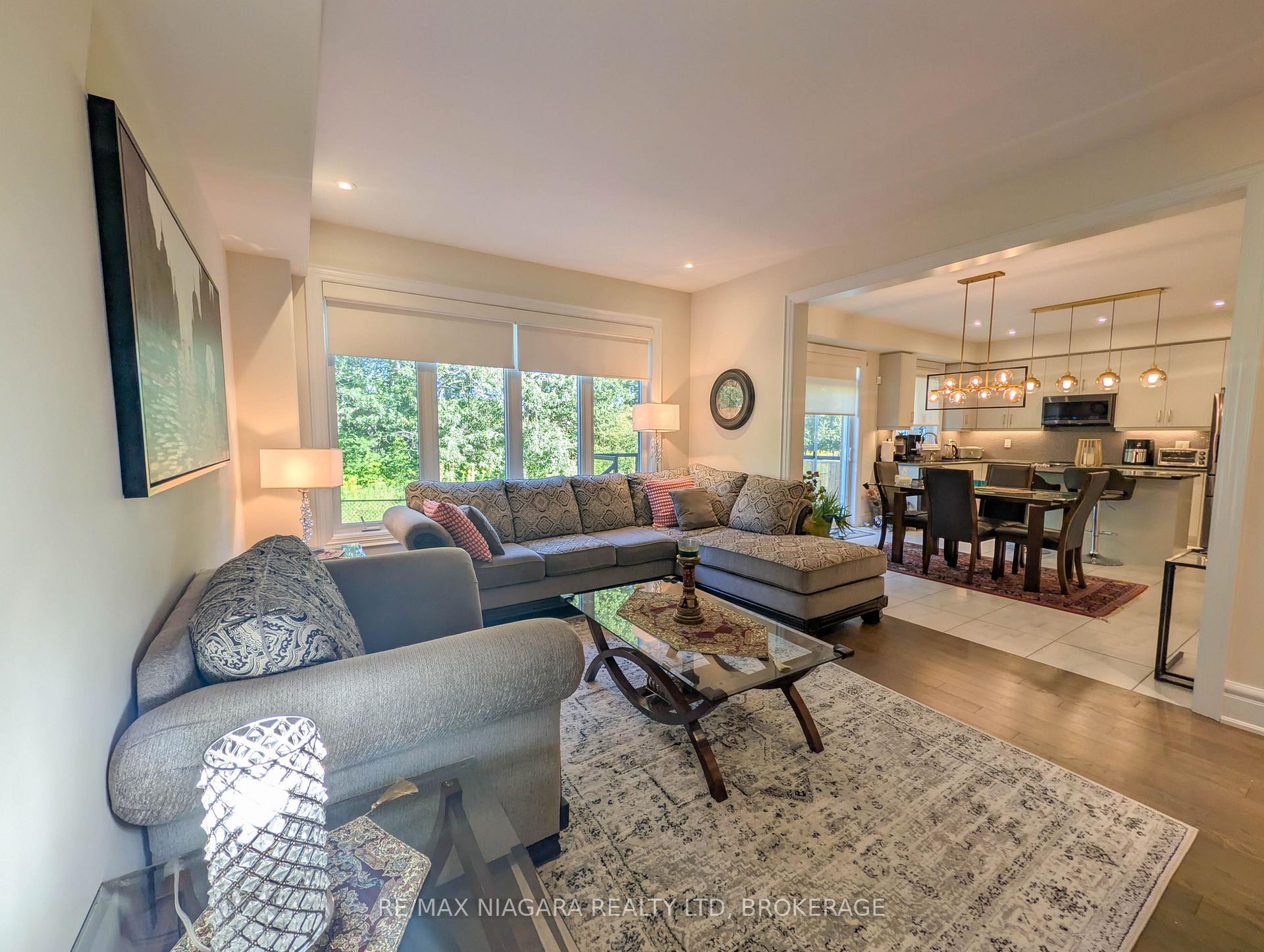 Photo 7 of 7868 Odell Crescent, Niagara Falls, Brown — HOMEH