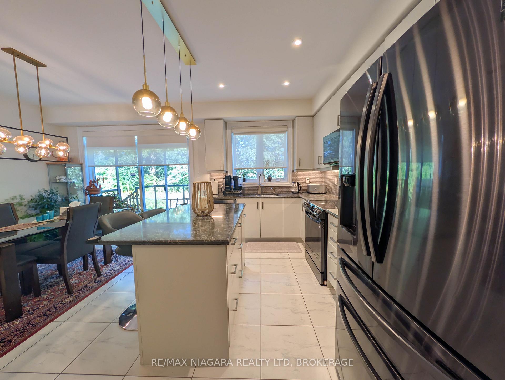 Photo 11 of 7868 Odell Crescent, Niagara Falls, Brown — HOMEH