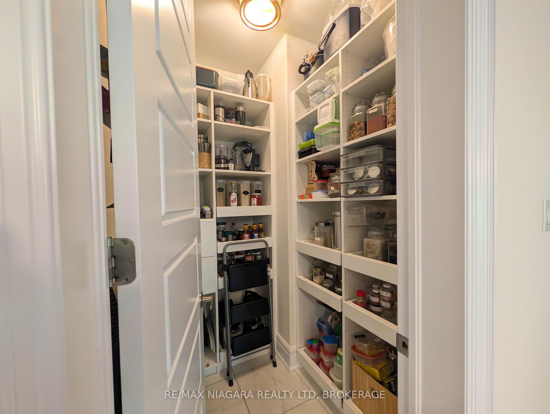 Photo 15 of 7868 Odell Crescent, Niagara Falls, Brown — HOMEH
