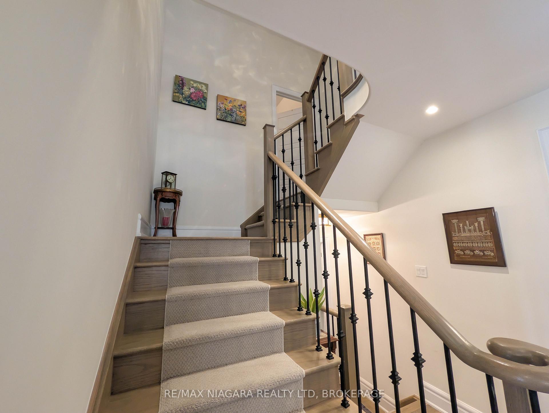 Photo 19 of 7868 Odell Crescent, Niagara Falls, Brown — HOMEH